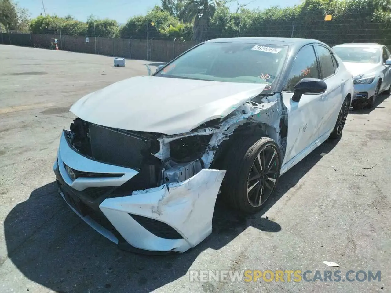 2 fotografías del automóvil dañado 4T1K61AK9LU361698 TOYOTA CAMRY 2020