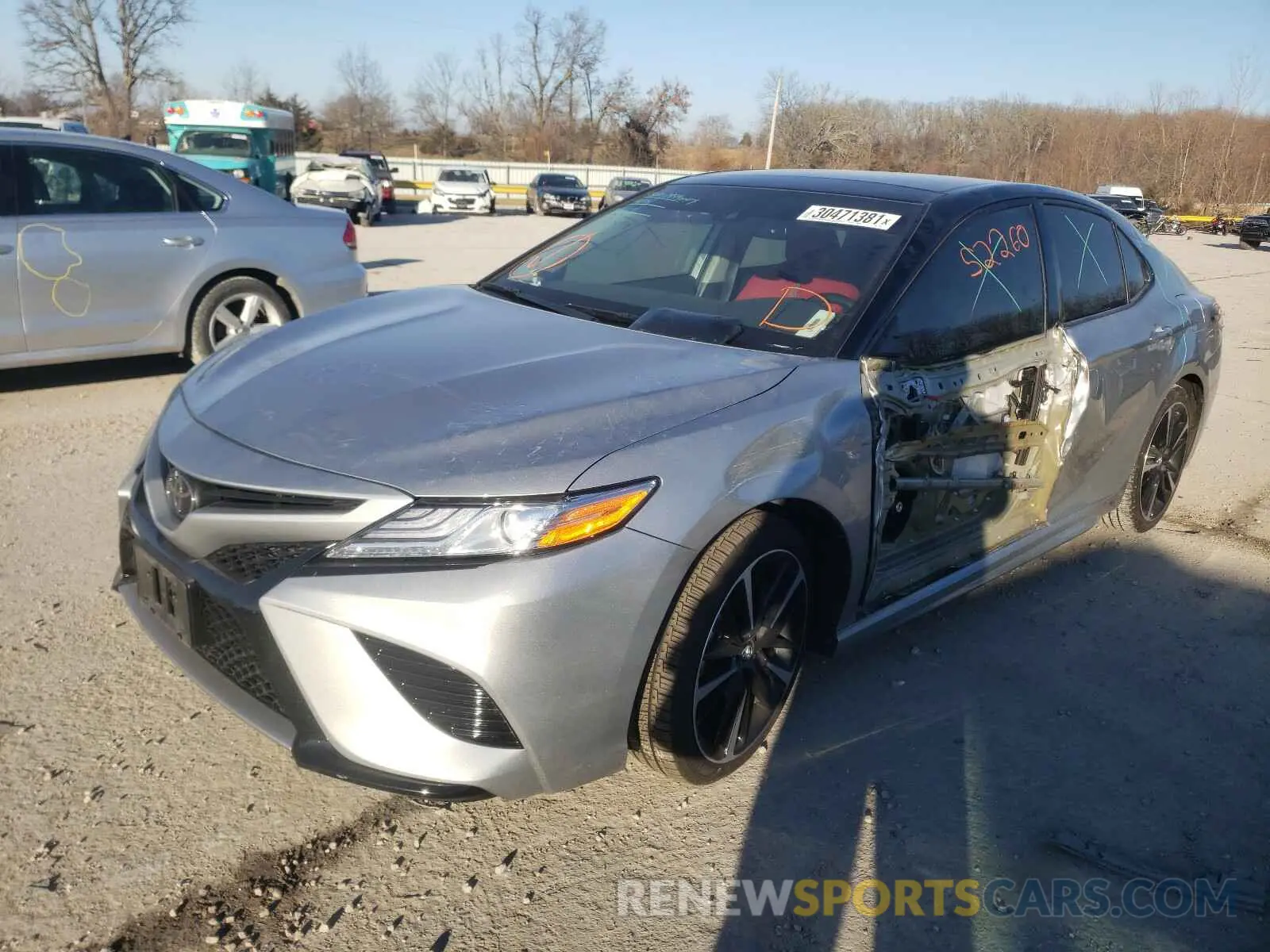 2 fotografías del automóvil dañado 4T1K61AKXLU325857 TOYOTA CAMRY 2020