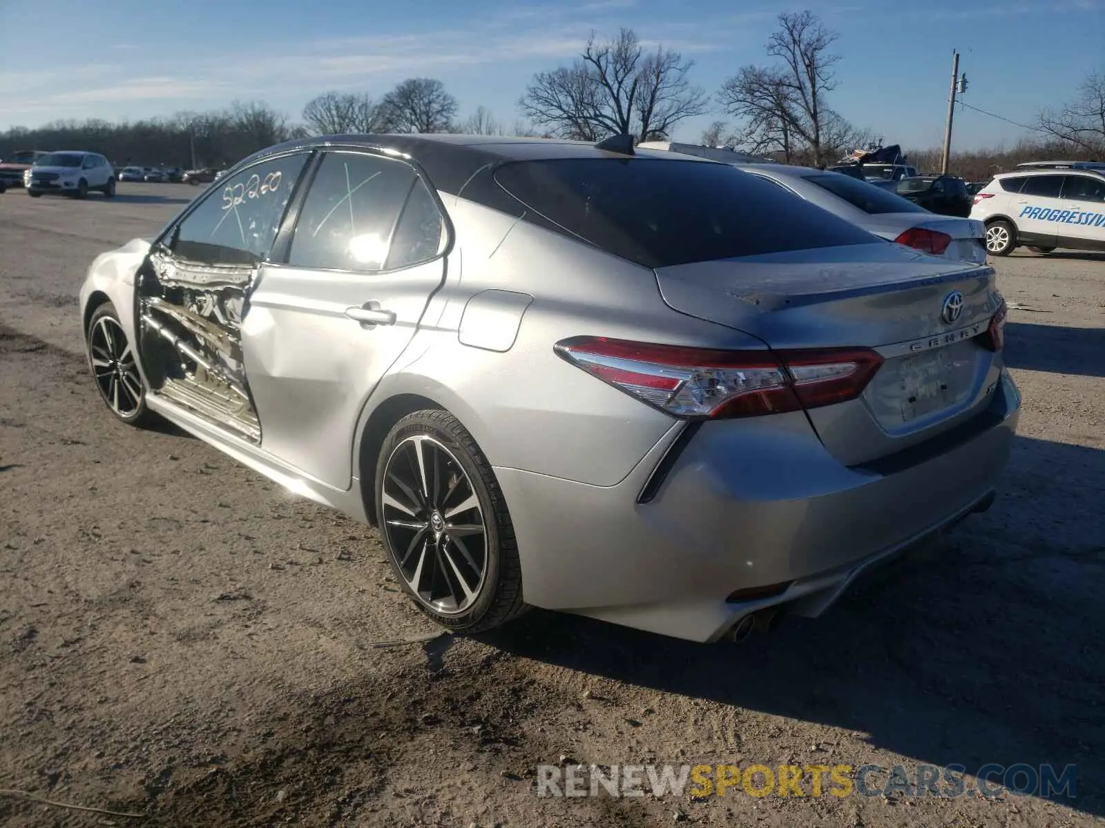 3 fotografías del automóvil dañado 4T1K61AKXLU325857 TOYOTA CAMRY 2020