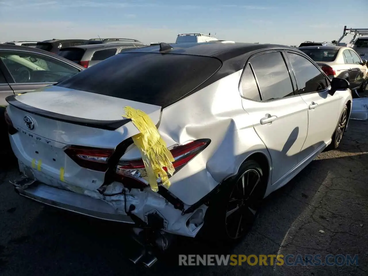 4 fotografías del automóvil dañado 4T1K61AKXLU392796 TOYOTA CAMRY 2020