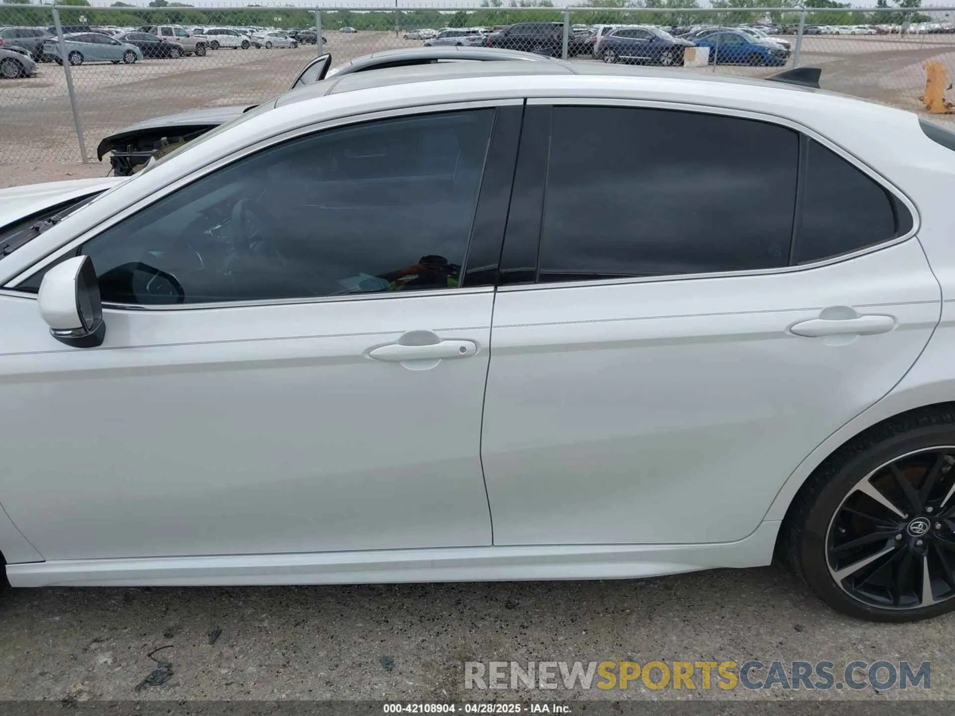 15 fotografías del automóvil dañado 4T1K61AKXLU889542 TOYOTA CAMRY 2020