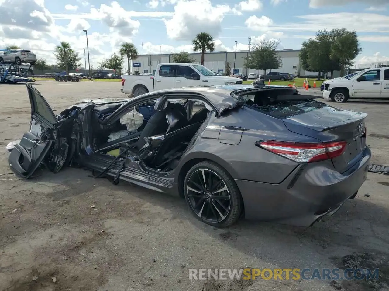 2 fotografías del automóvil dañado 4T1K61AKXLU960058 TOYOTA CAMRY 2020