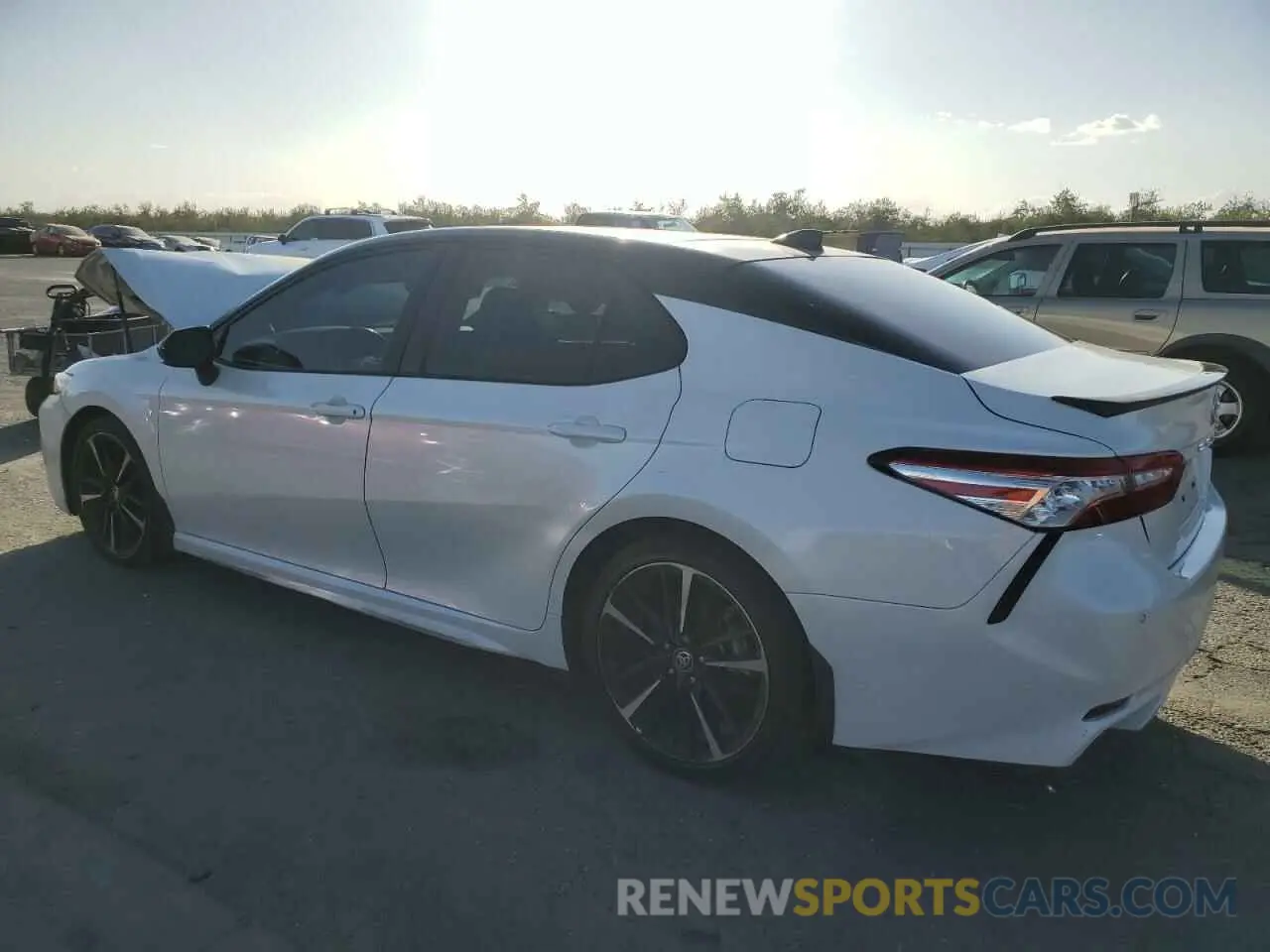 2 fotografías del automóvil dañado 4T1K61BK0LU007390 TOYOTA CAMRY 2020