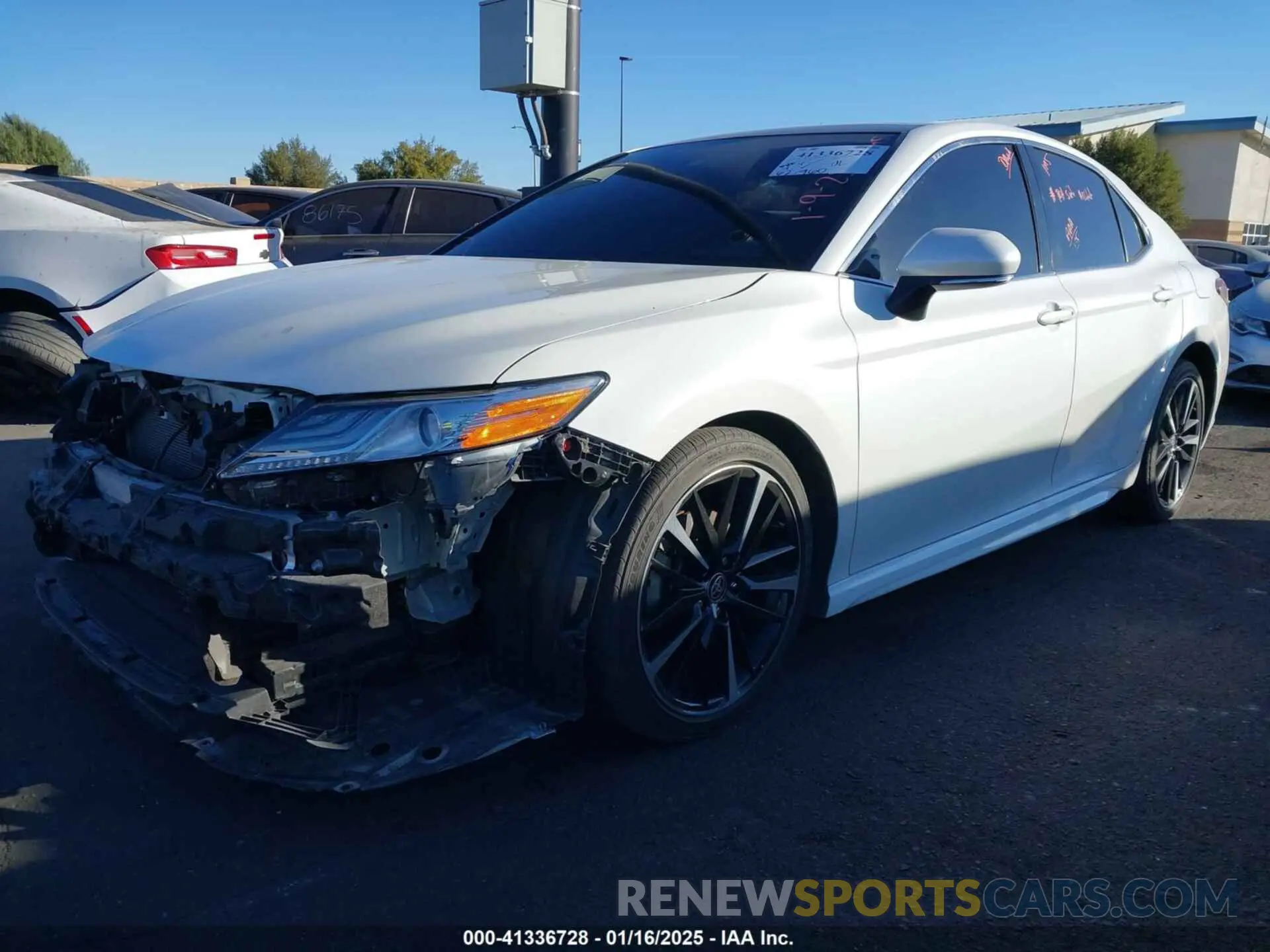 2 fotografías del automóvil dañado 4T1K61BK0LU014095 TOYOTA CAMRY 2020