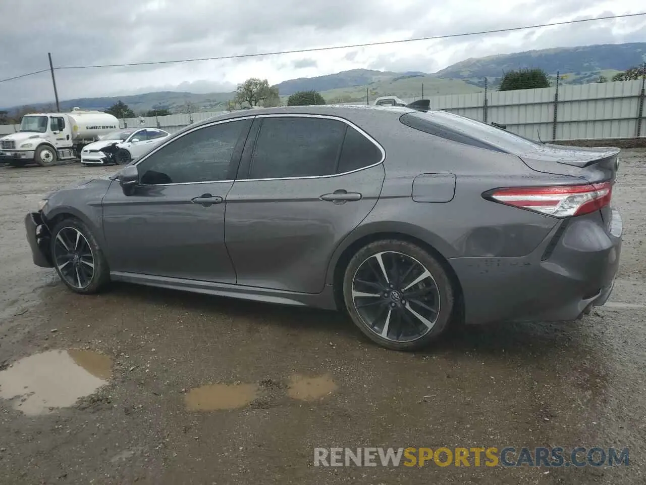 2 fotografías del automóvil dañado 4T1KZ1AK5LU033878 TOYOTA CAMRY 2020