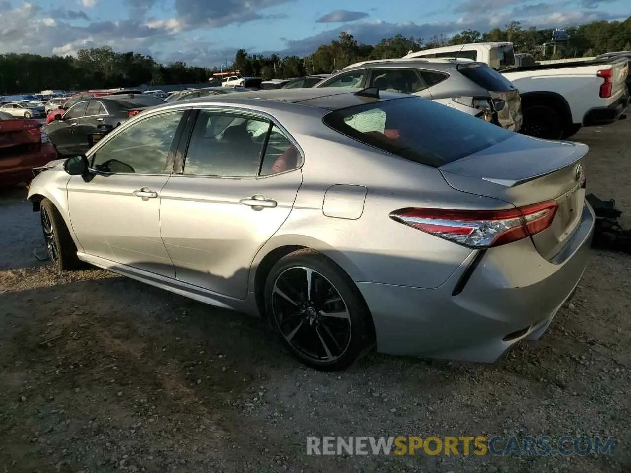 2 fotografías del automóvil dañado 4T1KZ1AK5LU040619 TOYOTA CAMRY 2020