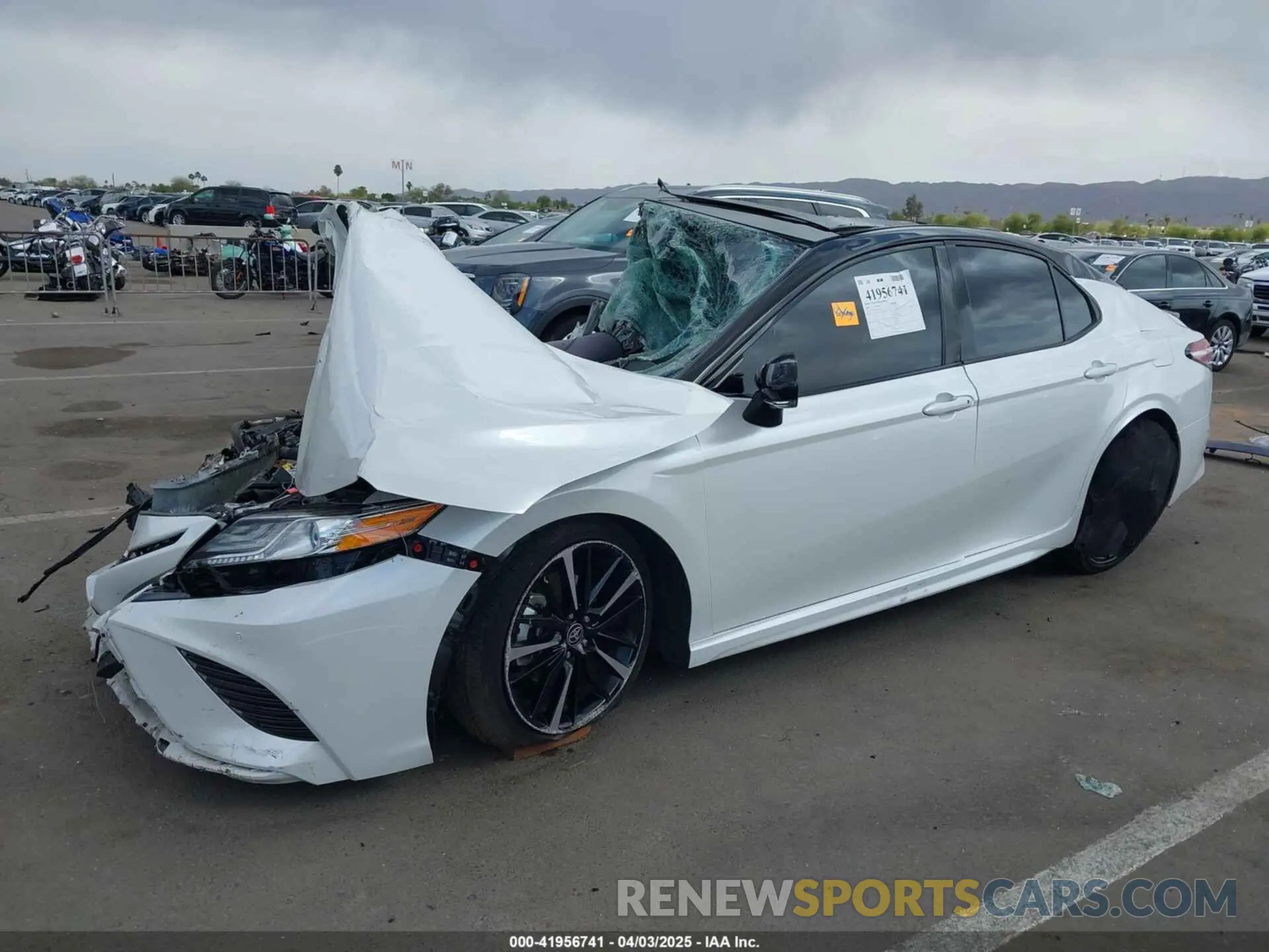 2 fotografías del automóvil dañado 4T1KZ1AK6LU043240 TOYOTA CAMRY 2020