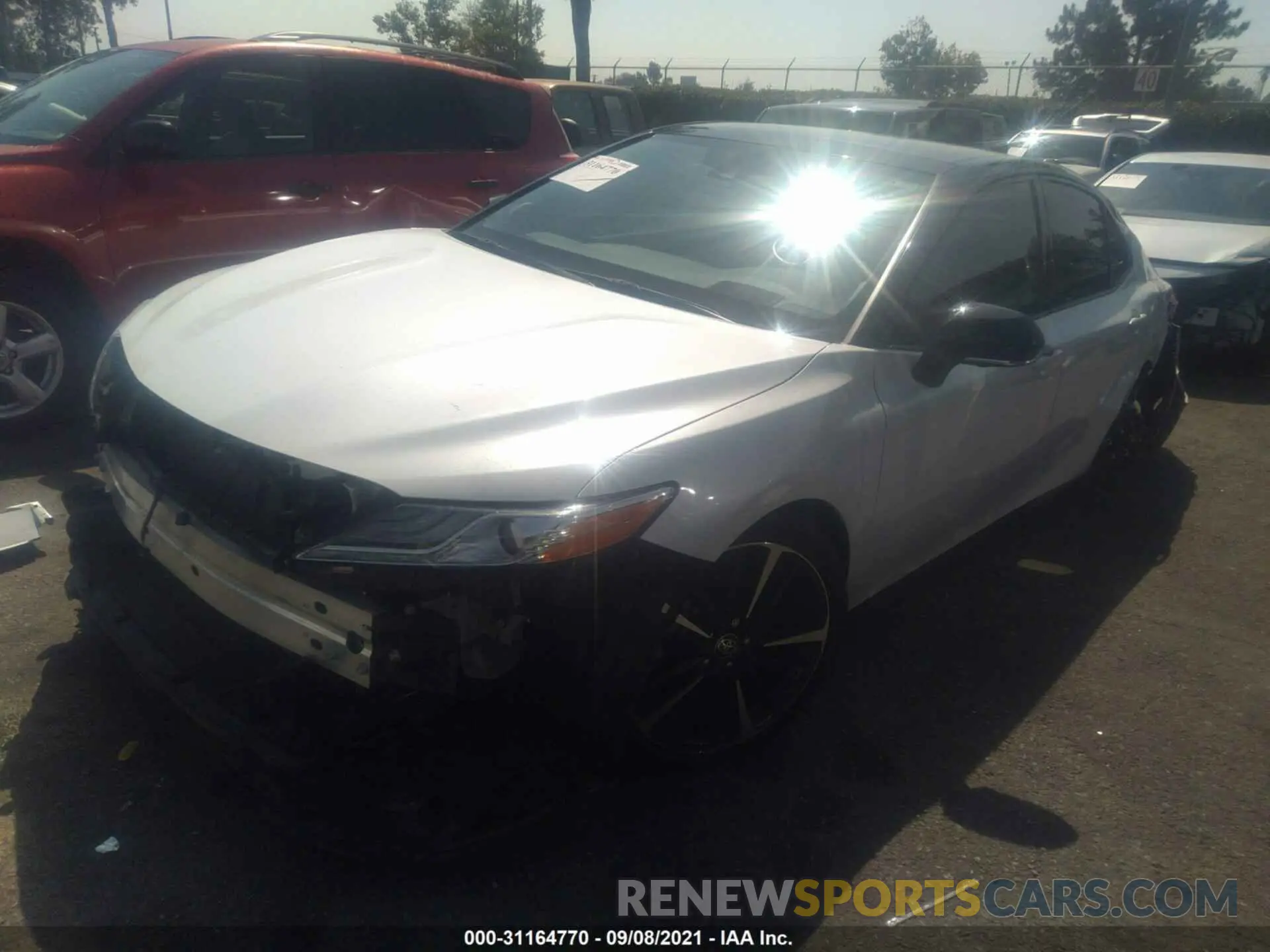 2 fotografías del automóvil dañado 4T1KZ1AK7LU041660 TOYOTA CAMRY 2020
