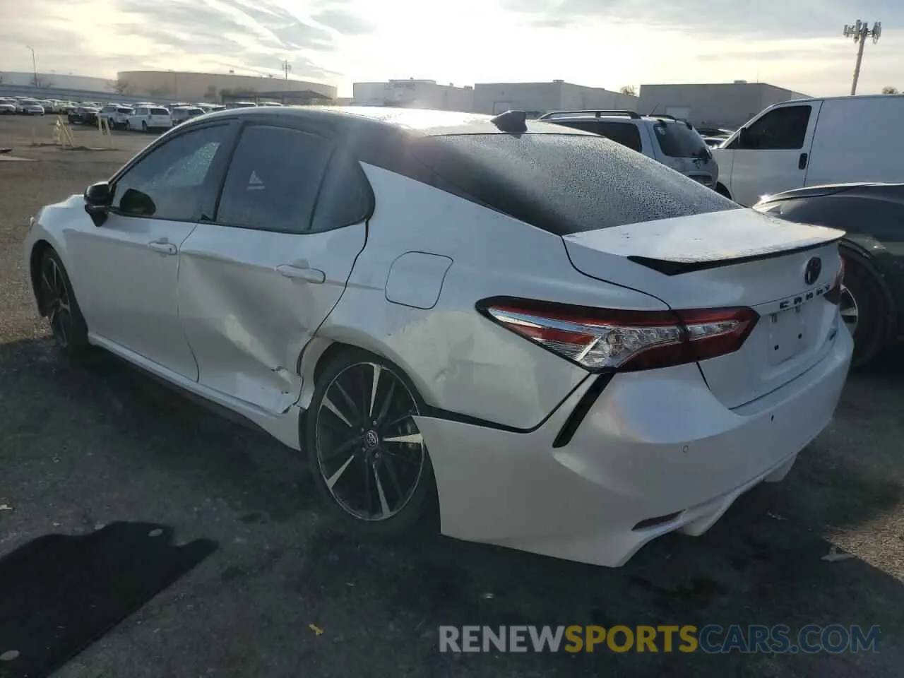 2 fotografías del automóvil dañado 4T1KZ1AK7LU046454 TOYOTA CAMRY 2020