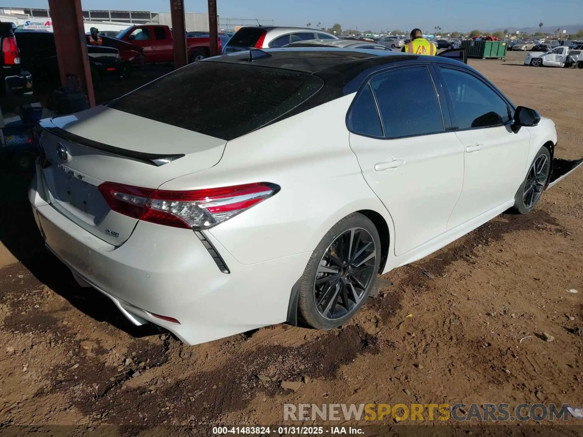 4 fotografías del automóvil dañado 4T1KZ1AK9LU045600 TOYOTA CAMRY 2020