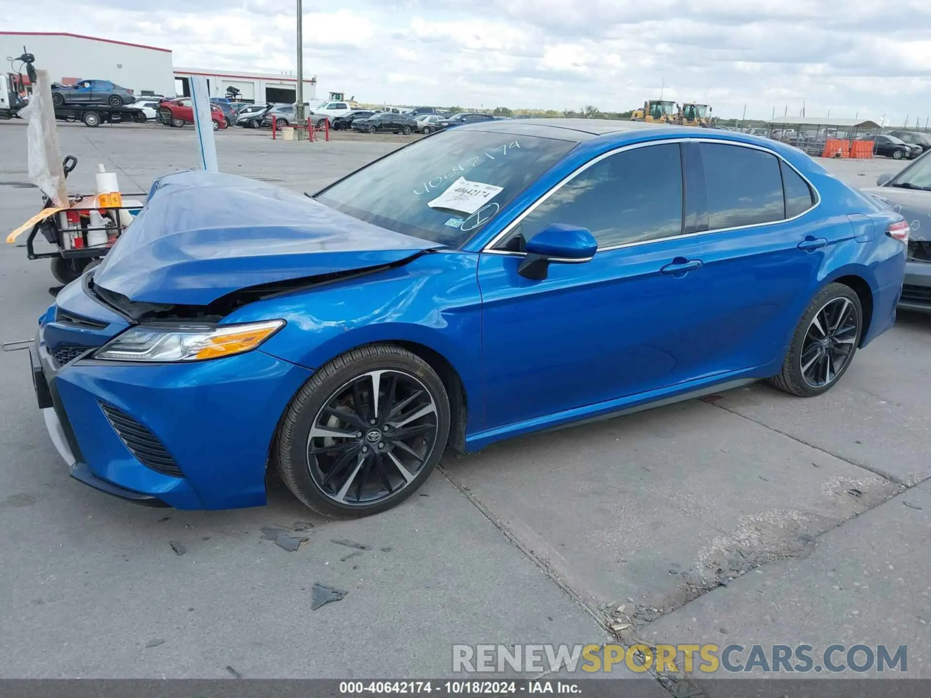2 fotografías del automóvil dañado 4T1KZ1AKXLU033374 TOYOTA CAMRY 2020