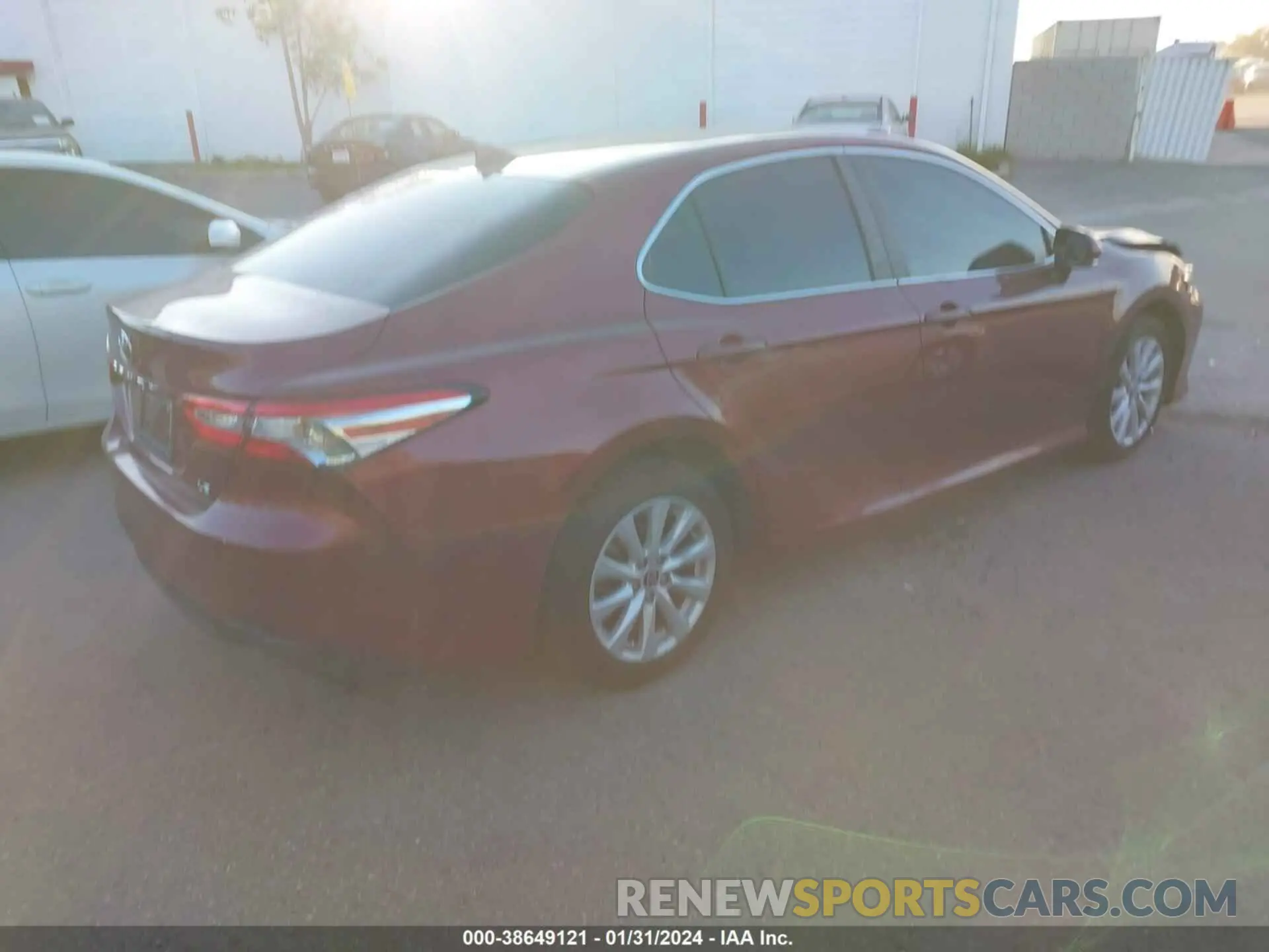 4 fotografías del automóvil dañado 4T1L11AK0LU967460 TOYOTA CAMRY 2020