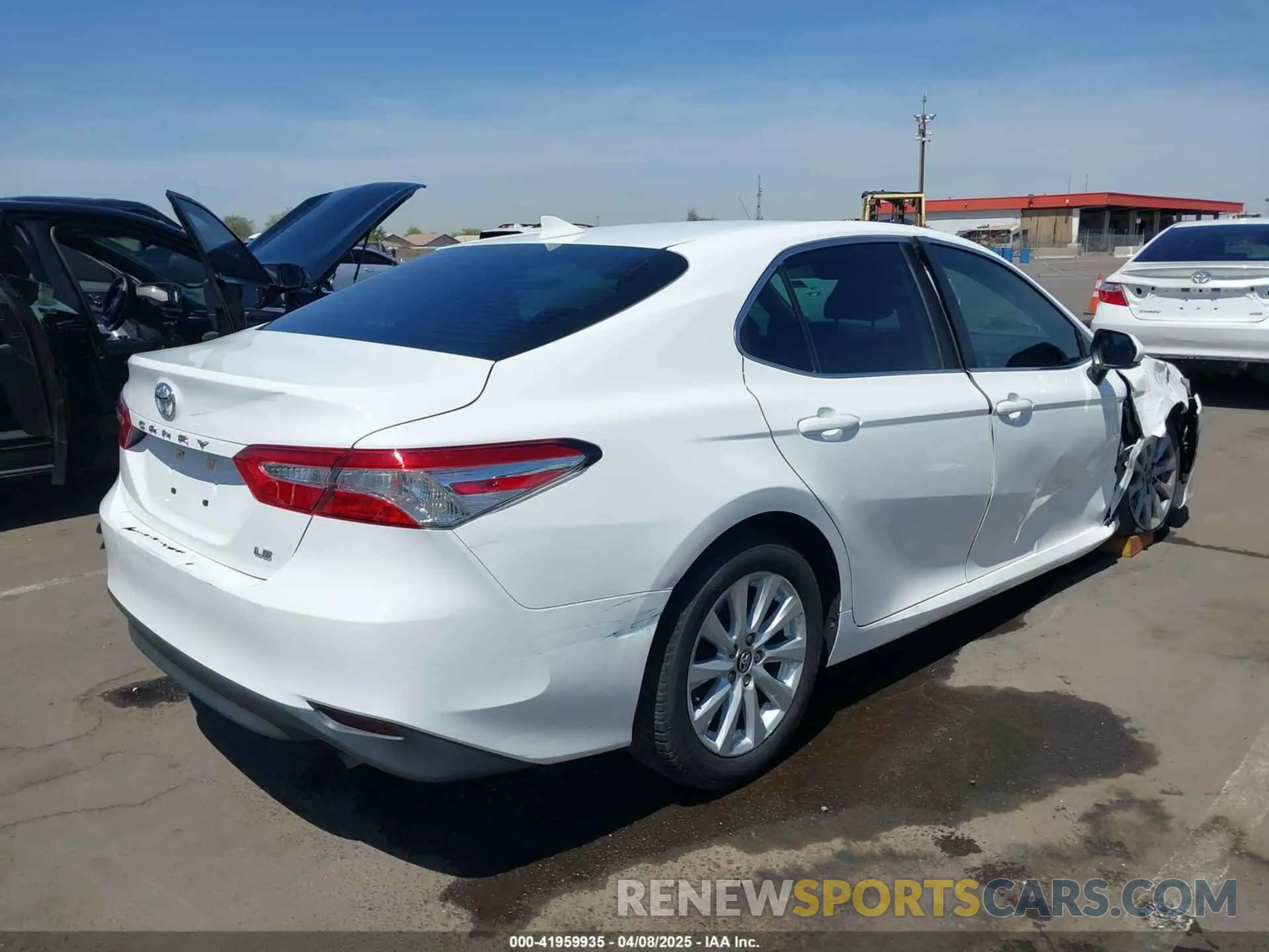 4 fotografías del automóvil dañado 4T1L11AK1LU899766 TOYOTA CAMRY 2020