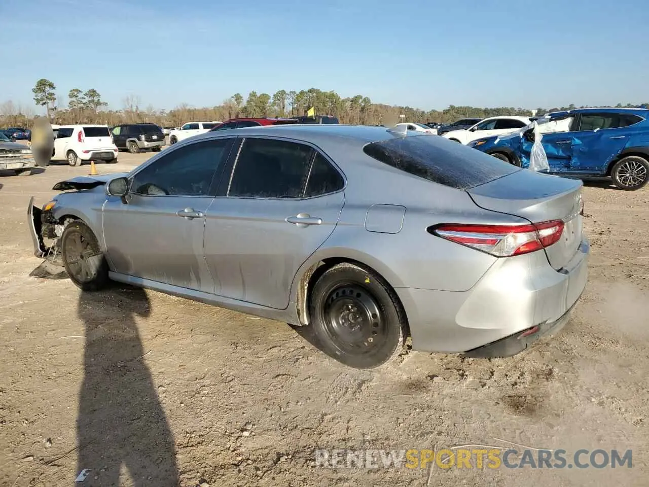 2 fotografías del automóvil dañado 4T1L11AK2LU871233 TOYOTA CAMRY 2020