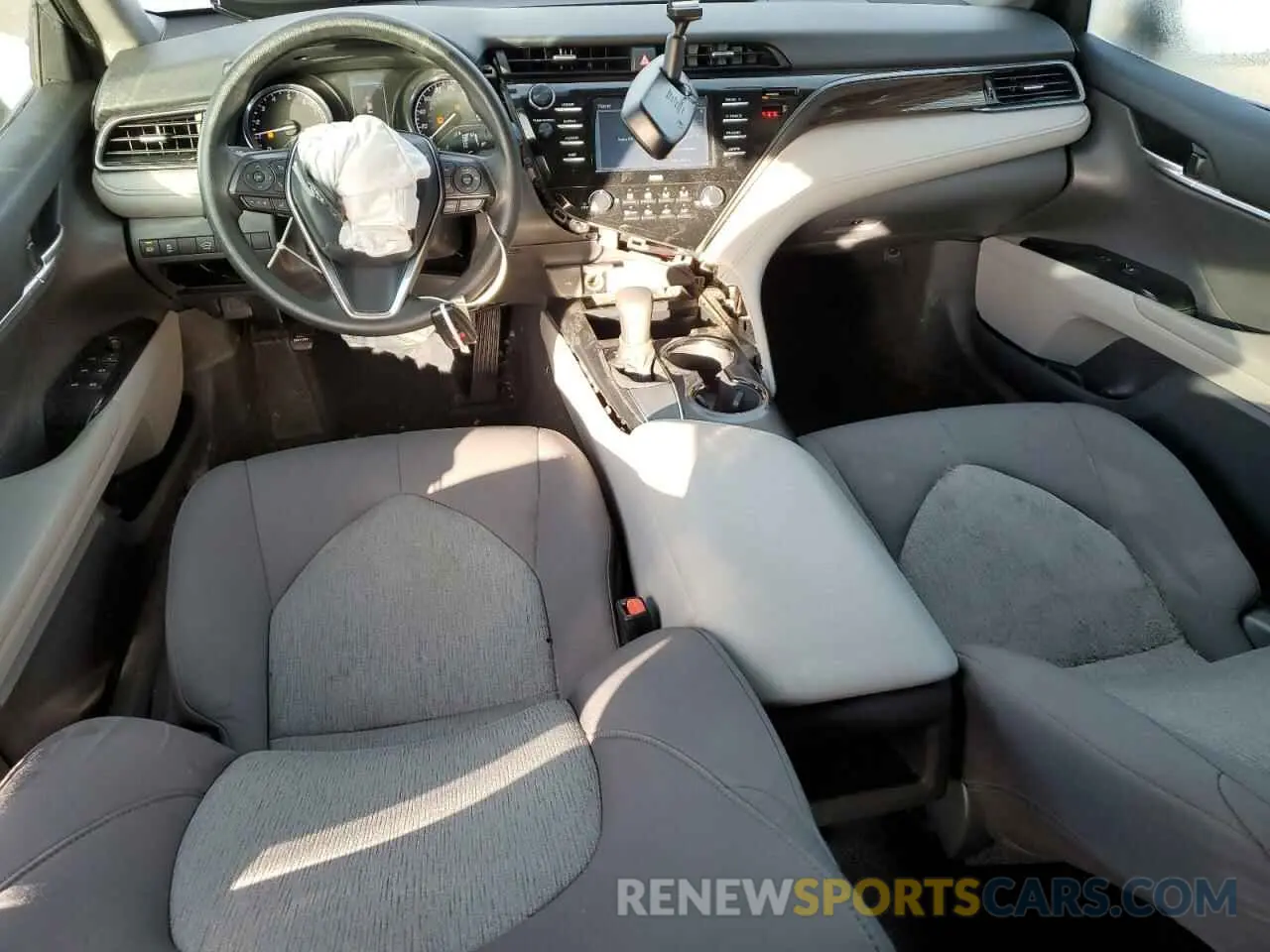 8 fotografías del automóvil dañado 4T1L11AK2LU871233 TOYOTA CAMRY 2020