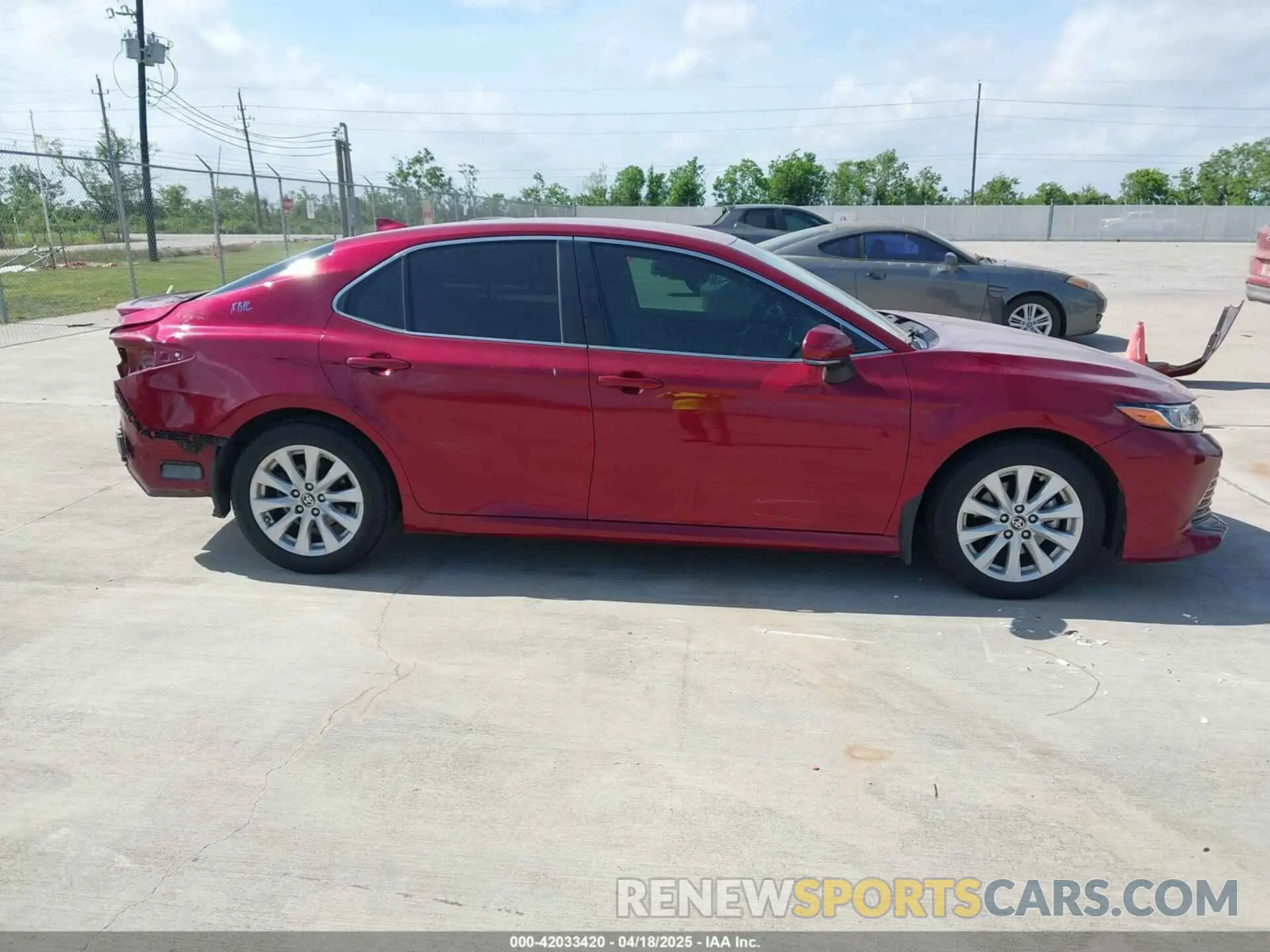 13 fotografías del automóvil dañado 4T1L11AK3LU993342 TOYOTA CAMRY 2020