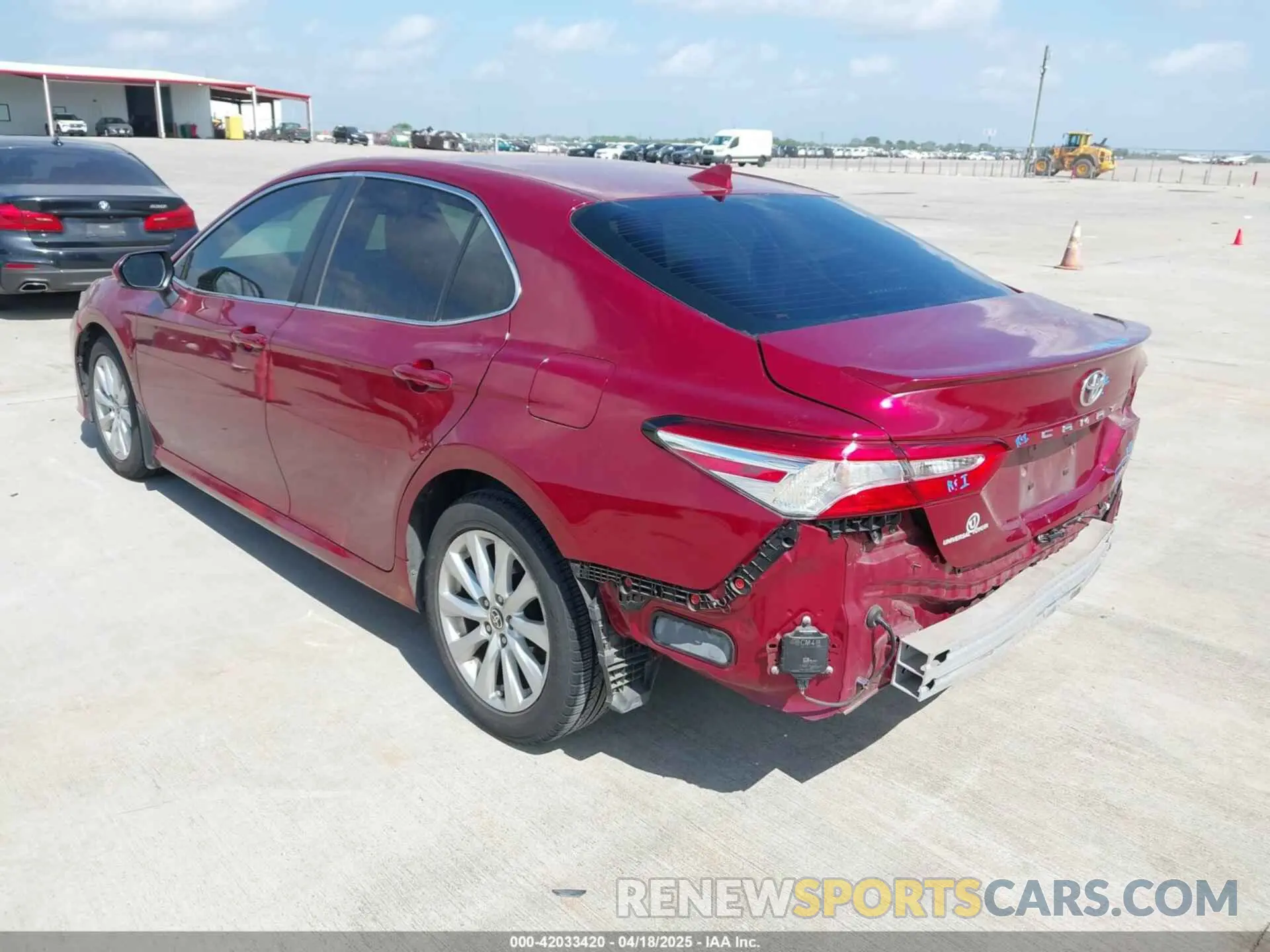 3 fotografías del automóvil dañado 4T1L11AK3LU993342 TOYOTA CAMRY 2020