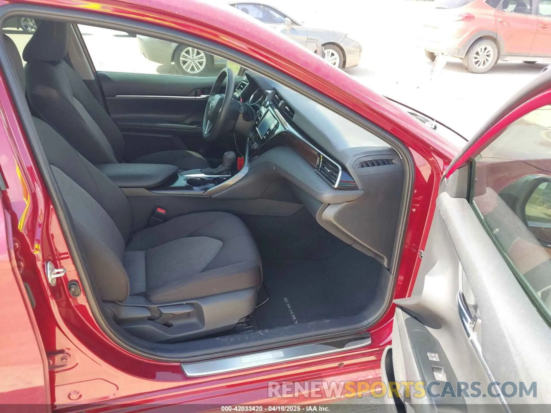 5 fotografías del automóvil dañado 4T1L11AK3LU993342 TOYOTA CAMRY 2020