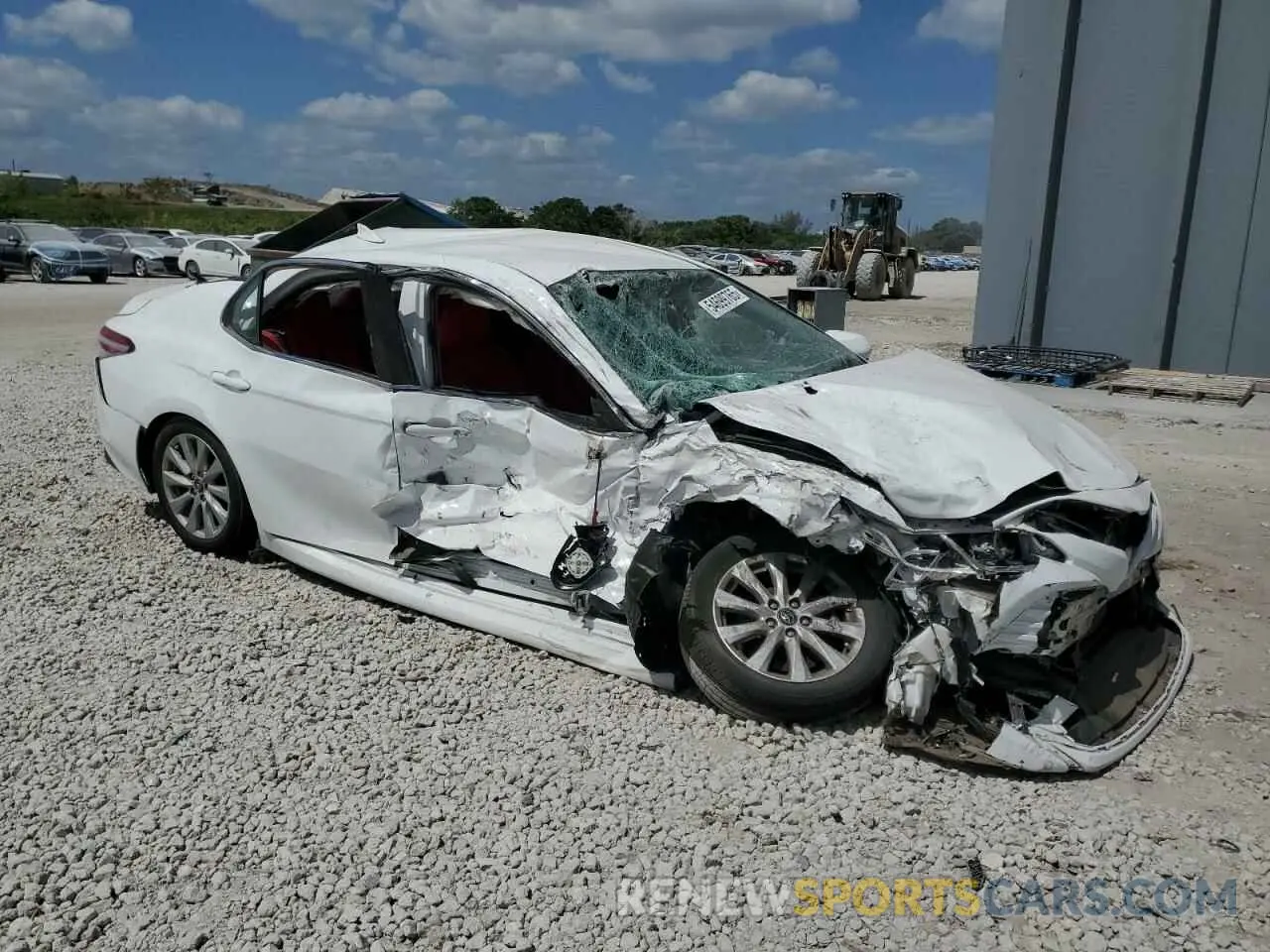 4 fotografías del automóvil dañado 4T1L11AK4LU921842 TOYOTA CAMRY 2020