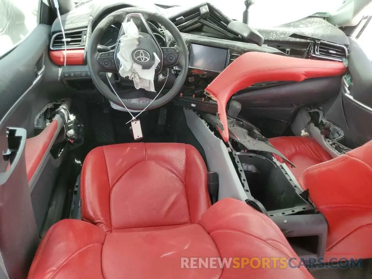 8 fotografías del automóvil dañado 4T1L11AK4LU921842 TOYOTA CAMRY 2020