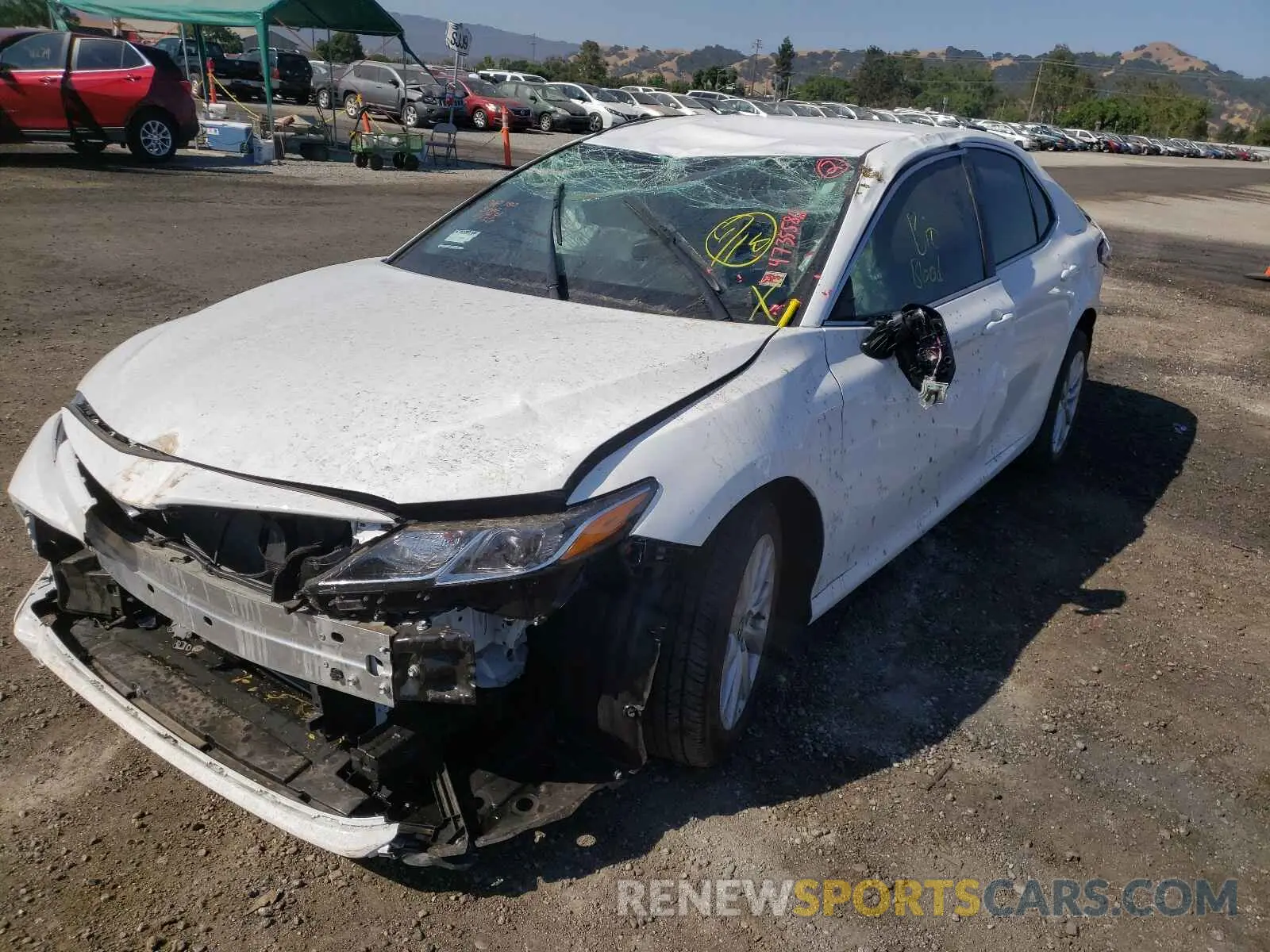 2 fotografías del automóvil dañado 4T1L11AK4LU964268 TOYOTA CAMRY 2020