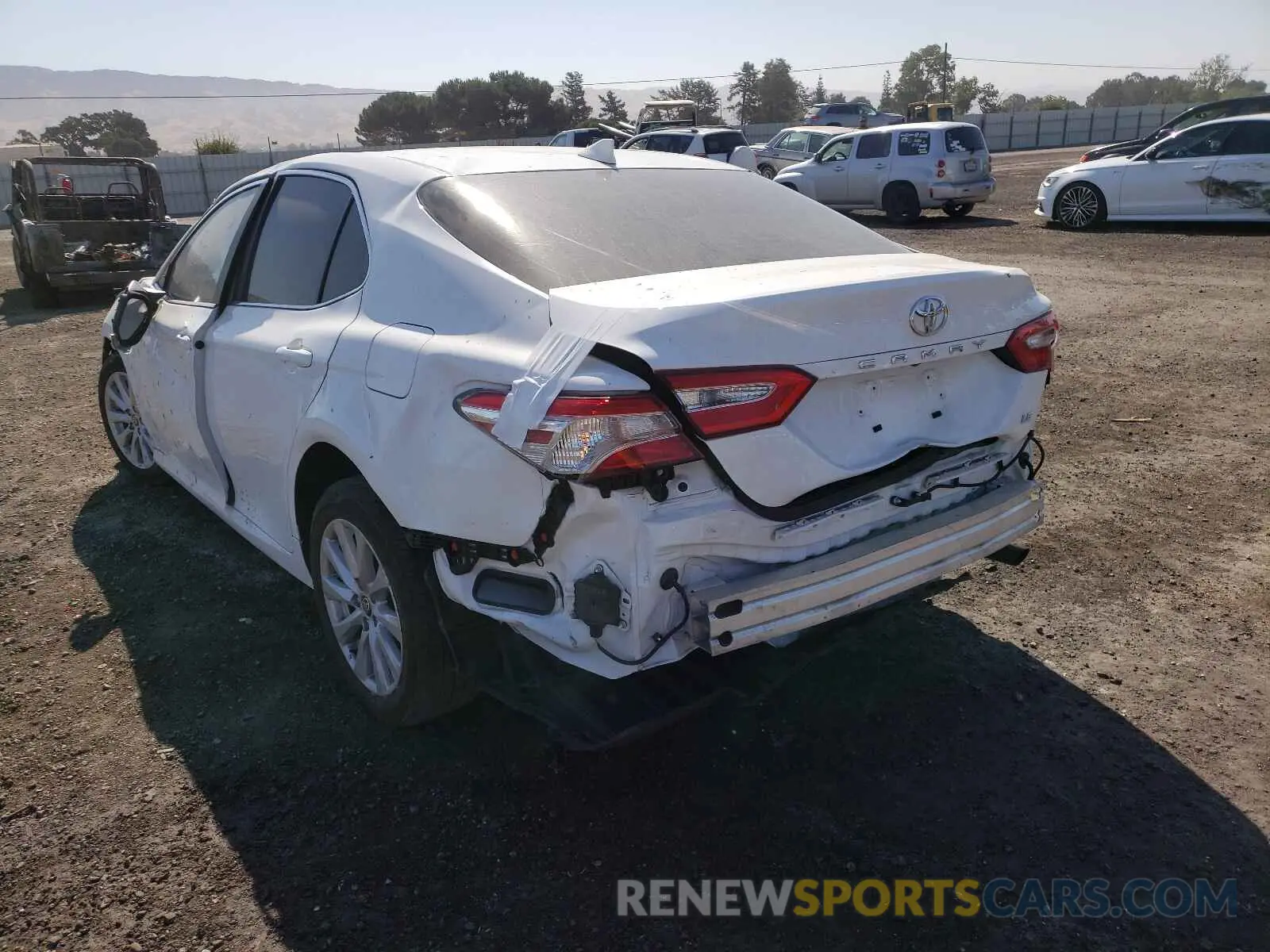 3 fotografías del automóvil dañado 4T1L11AK4LU964268 TOYOTA CAMRY 2020