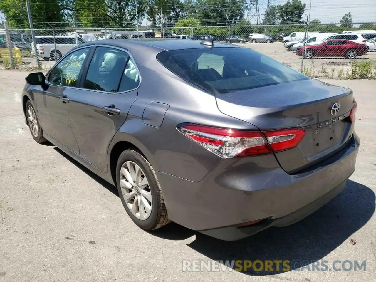 3 fotografías del automóvil dañado 4T1L11AK6LU389915 TOYOTA CAMRY 2020