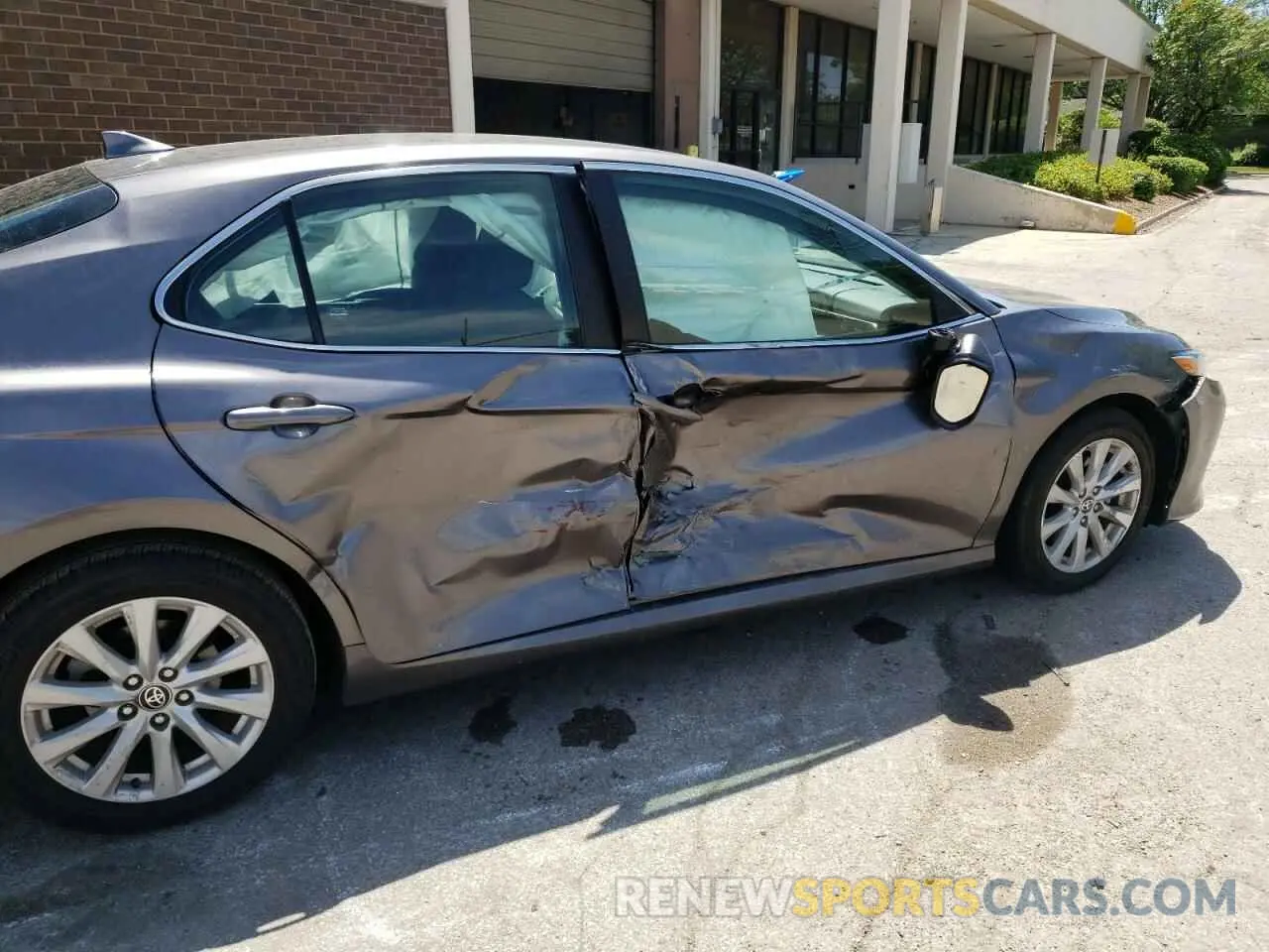 9 fotografías del automóvil dañado 4T1L11AK6LU389915 TOYOTA CAMRY 2020