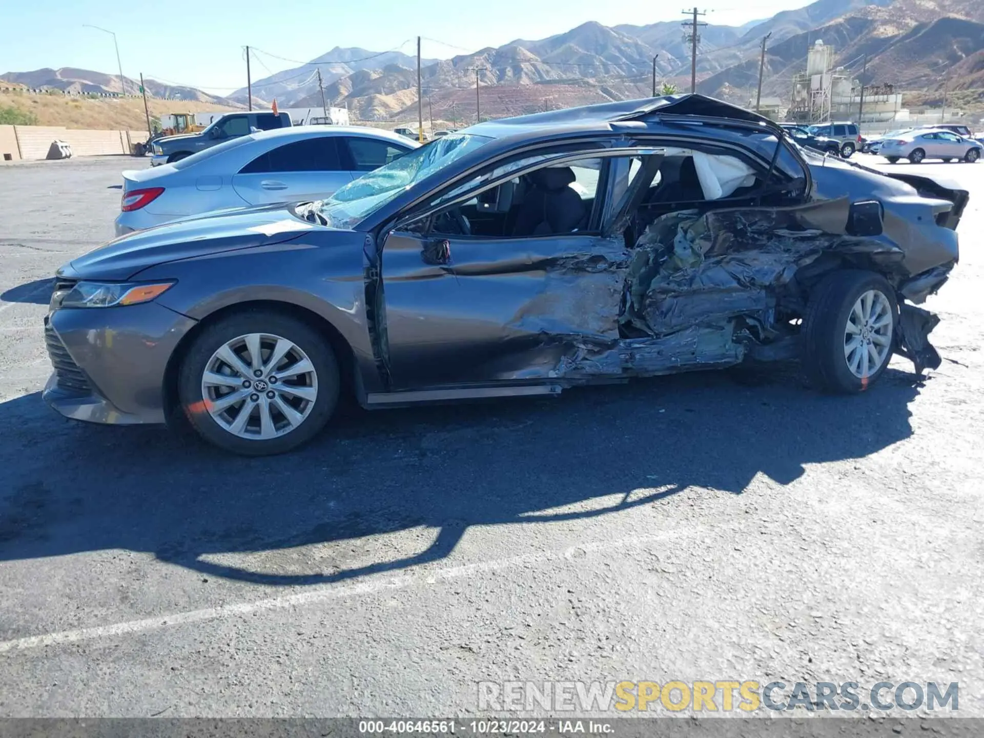 15 fotografías del automóvil dañado 4T1L11AK6LU951828 TOYOTA CAMRY 2020