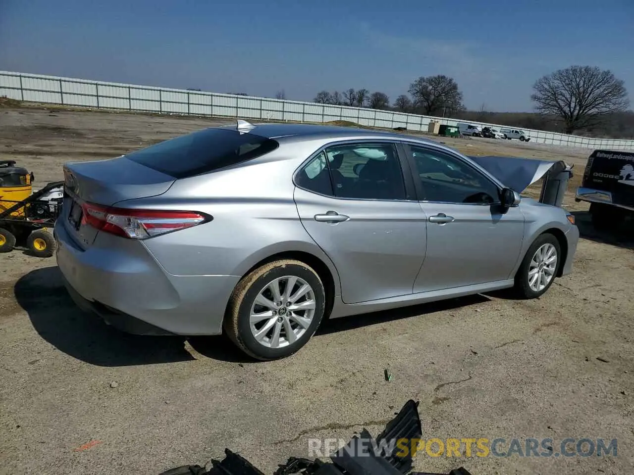 3 fotografías del automóvil dañado 4T1L11AK9LU967361 TOYOTA CAMRY 2020