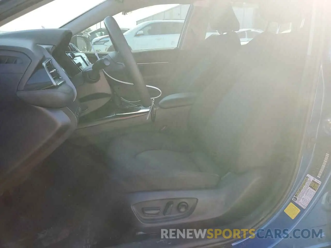 7 fotografías del automóvil dañado 4T1L11AKXLU378223 TOYOTA CAMRY 2020