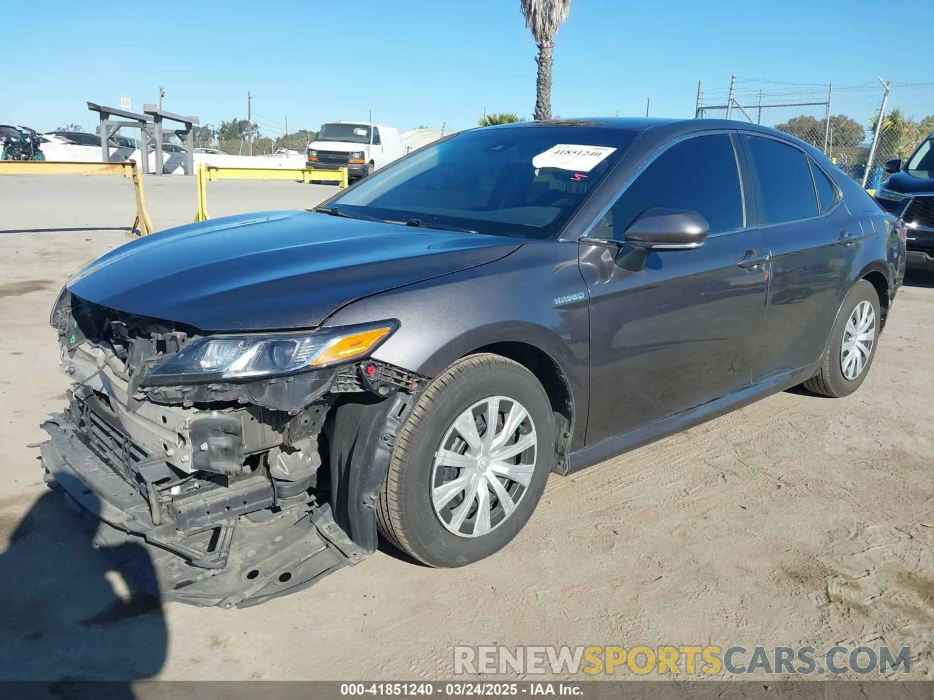 2 fotografías del automóvil dañado 4T1L31AK1LU518444 TOYOTA CAMRY 2020