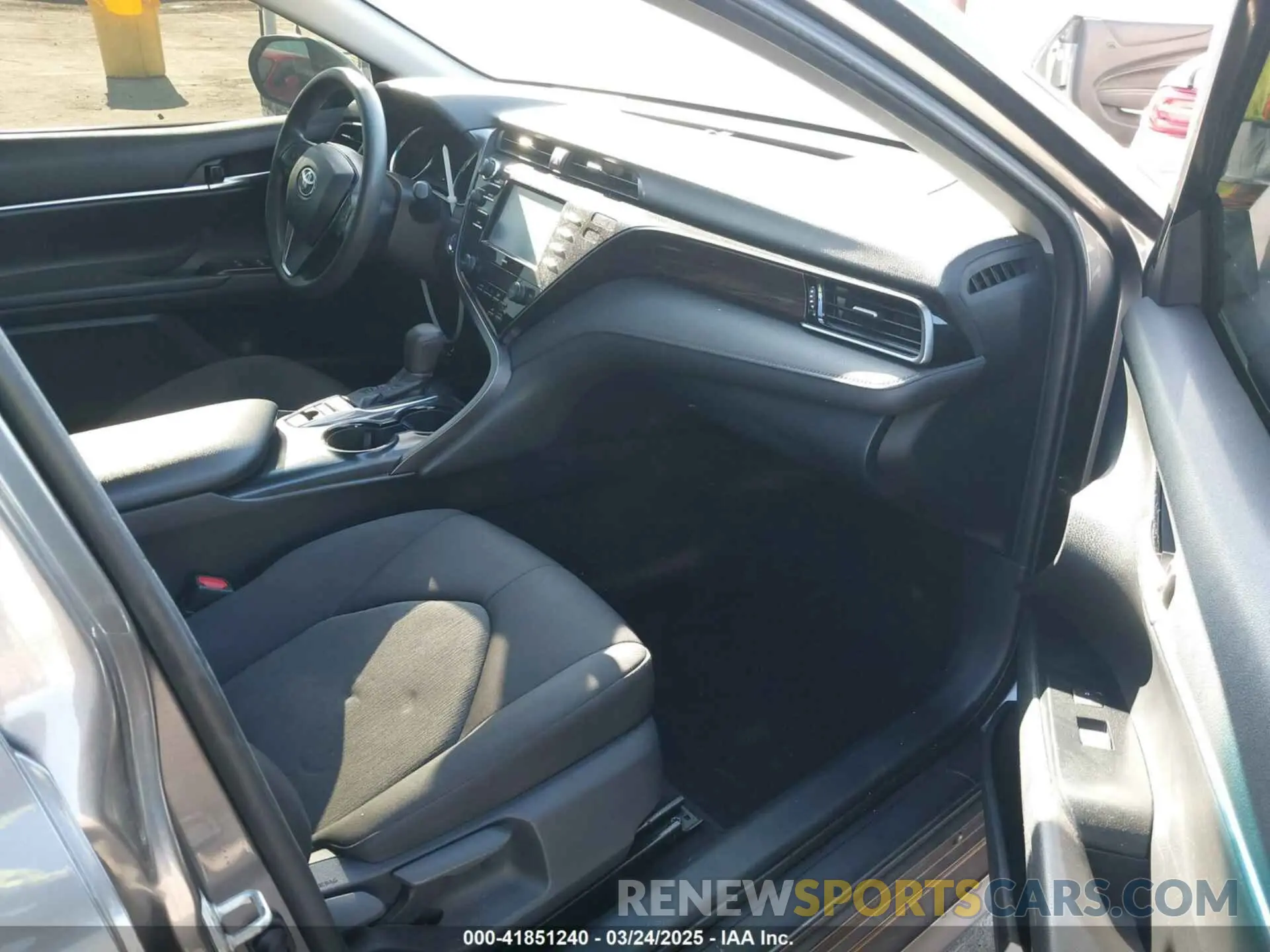 5 fotografías del automóvil dañado 4T1L31AK1LU518444 TOYOTA CAMRY 2020