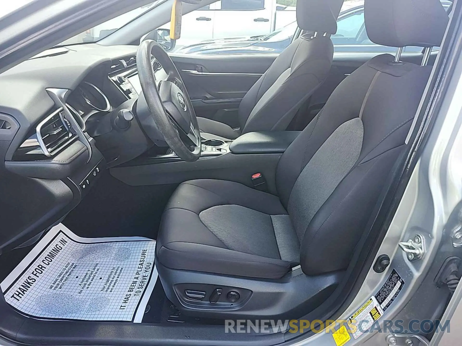 4 fotografías del automóvil dañado 4T1L31AK2LU014727 TOYOTA CAMRY 2020