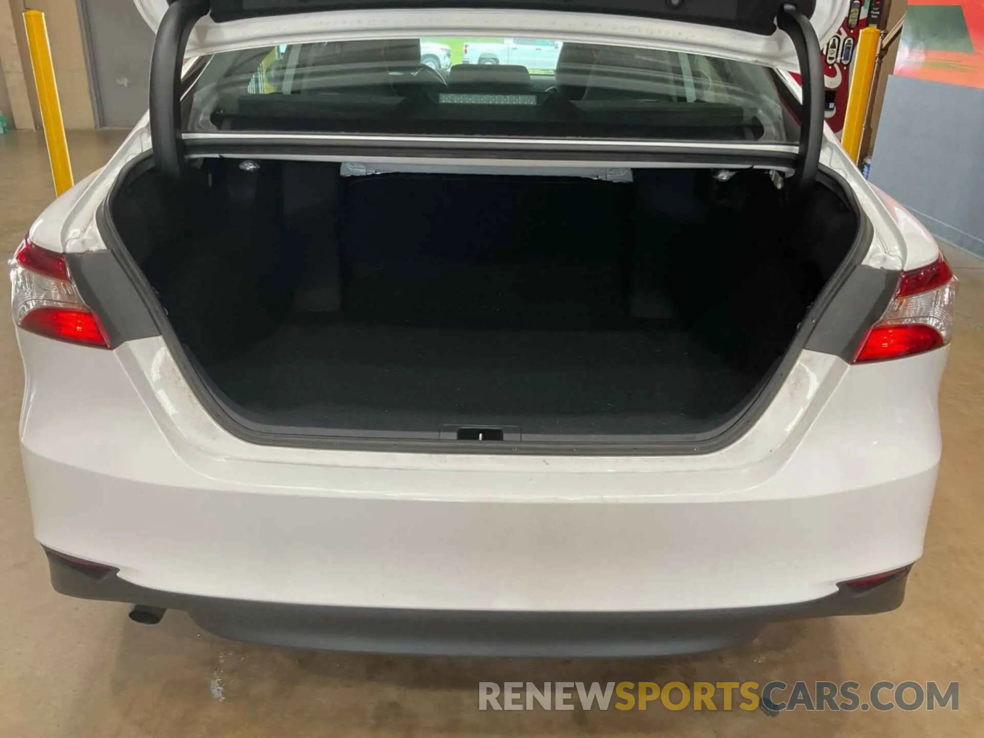 15 fotografías del automóvil dañado 4T1L31AK4LU014938 TOYOTA CAMRY 2020