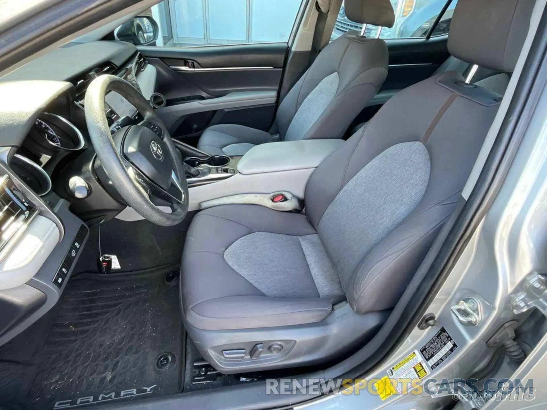 12 fotografías del automóvil dañado 4T1L31AK4LU015085 TOYOTA CAMRY 2020