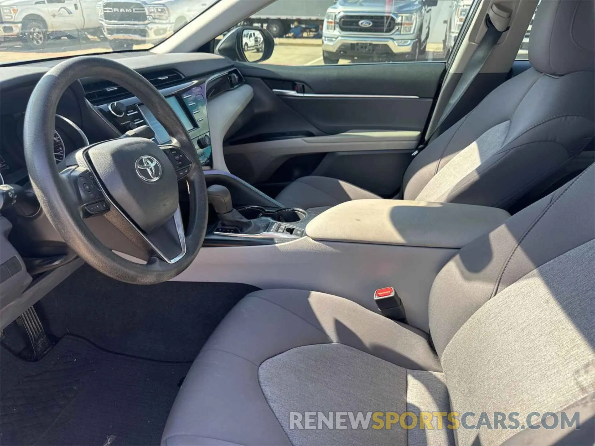 3 fotografías del automóvil dañado 4T1L31AK6LU015072 TOYOTA CAMRY 2020
