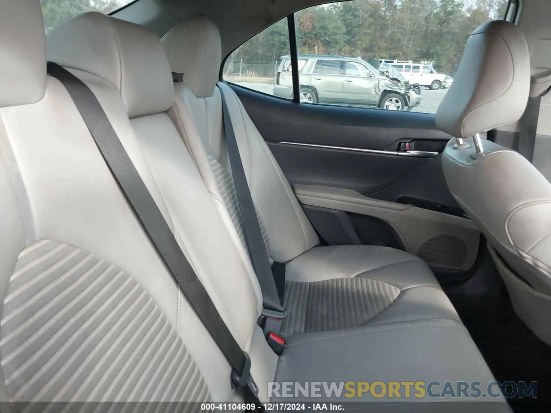 8 fotografías del automóvil dañado 4T1M11AK0LU983677 TOYOTA CAMRY 2020