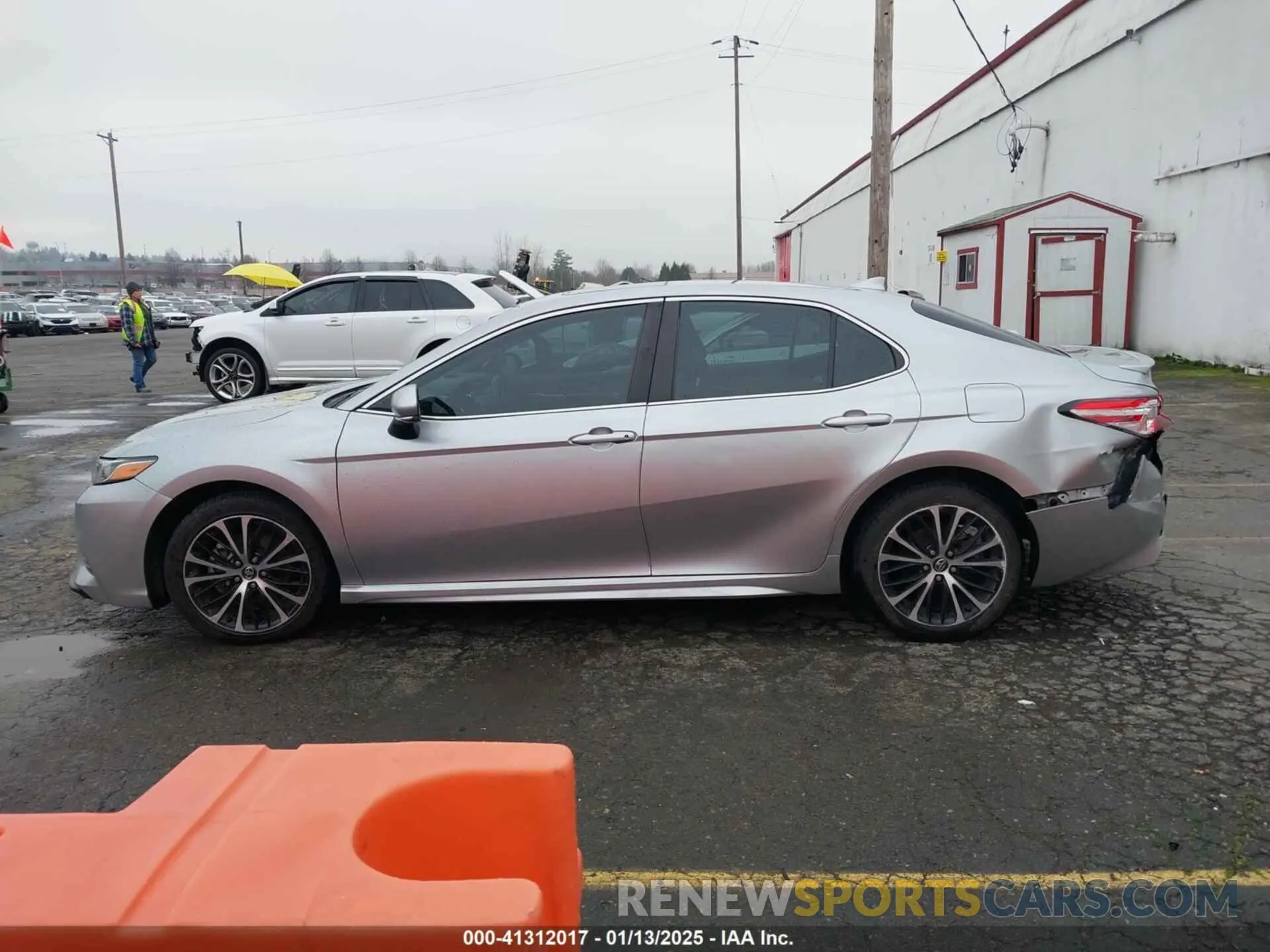 14 fotografías del automóvil dañado 4T1M11AK3LU895500 TOYOTA CAMRY 2020