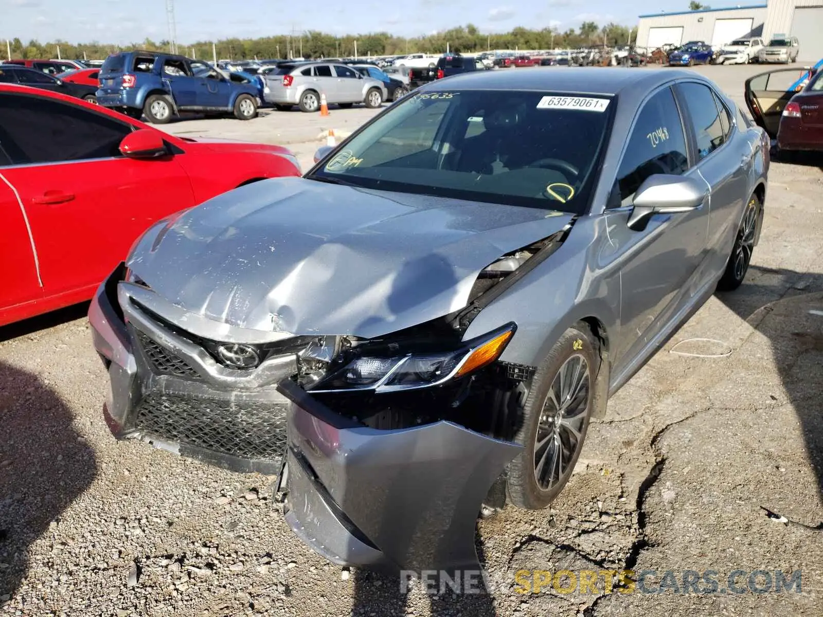 2 fotografías del automóvil dañado 4T1M11AK4LU895635 TOYOTA CAMRY 2020