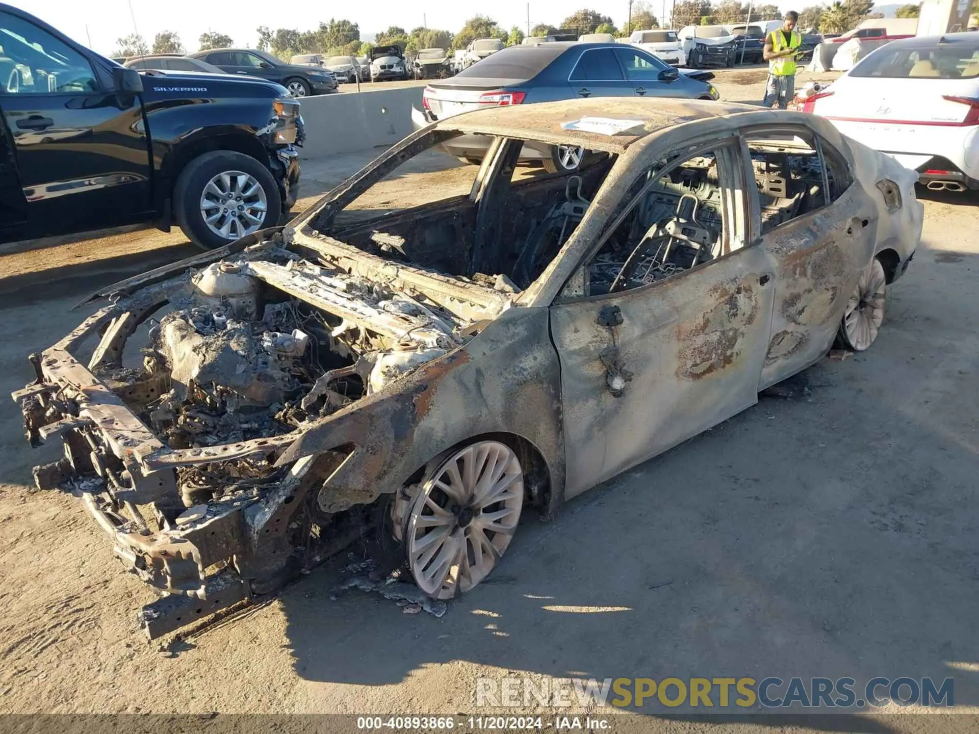 2 fotografías del automóvil dañado 4T1M11AK4LU921179 TOYOTA CAMRY 2020