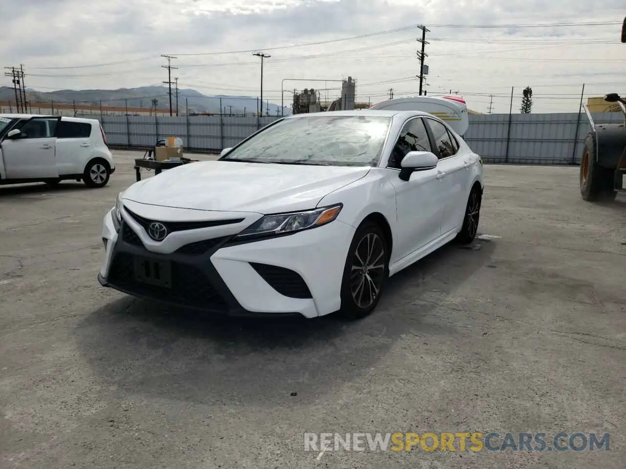 2 fotografías del automóvil dañado 4T1M11AK5LU510924 TOYOTA CAMRY 2020