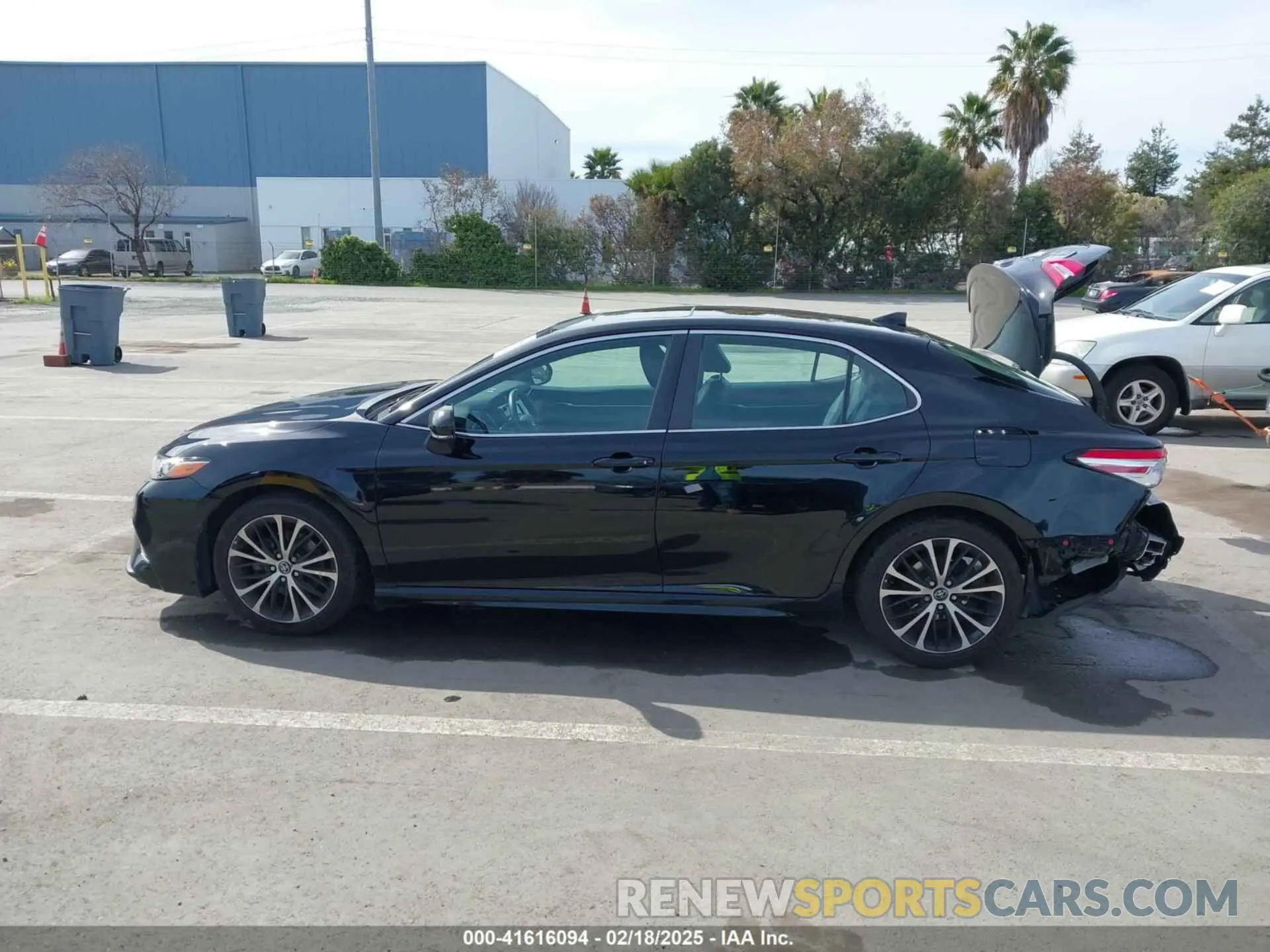 15 fotografías del automóvil dañado 4T1M11AK5LU923801 TOYOTA CAMRY 2020