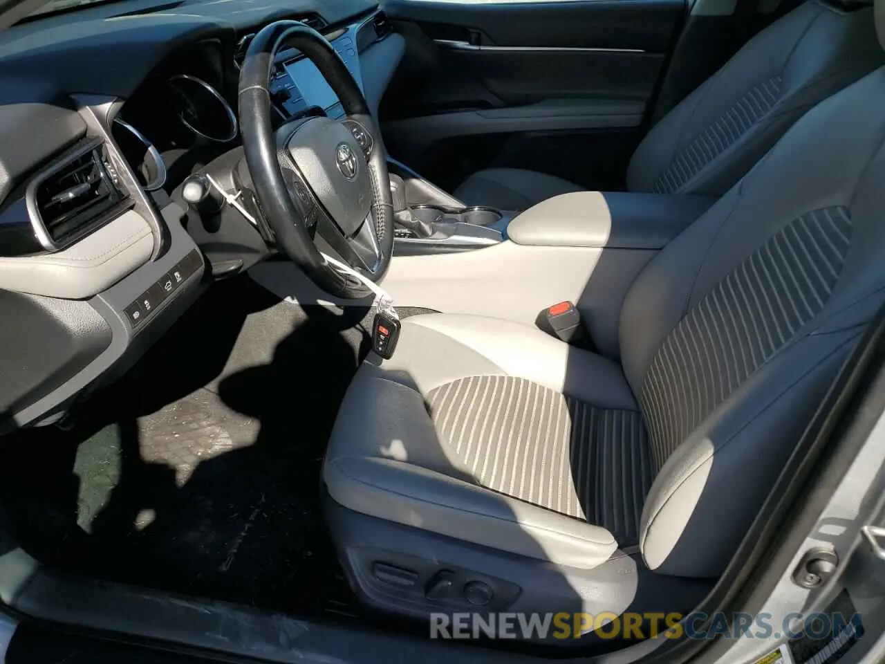7 fotografías del automóvil dañado 4T1M11AK7LU876478 TOYOTA CAMRY 2020
