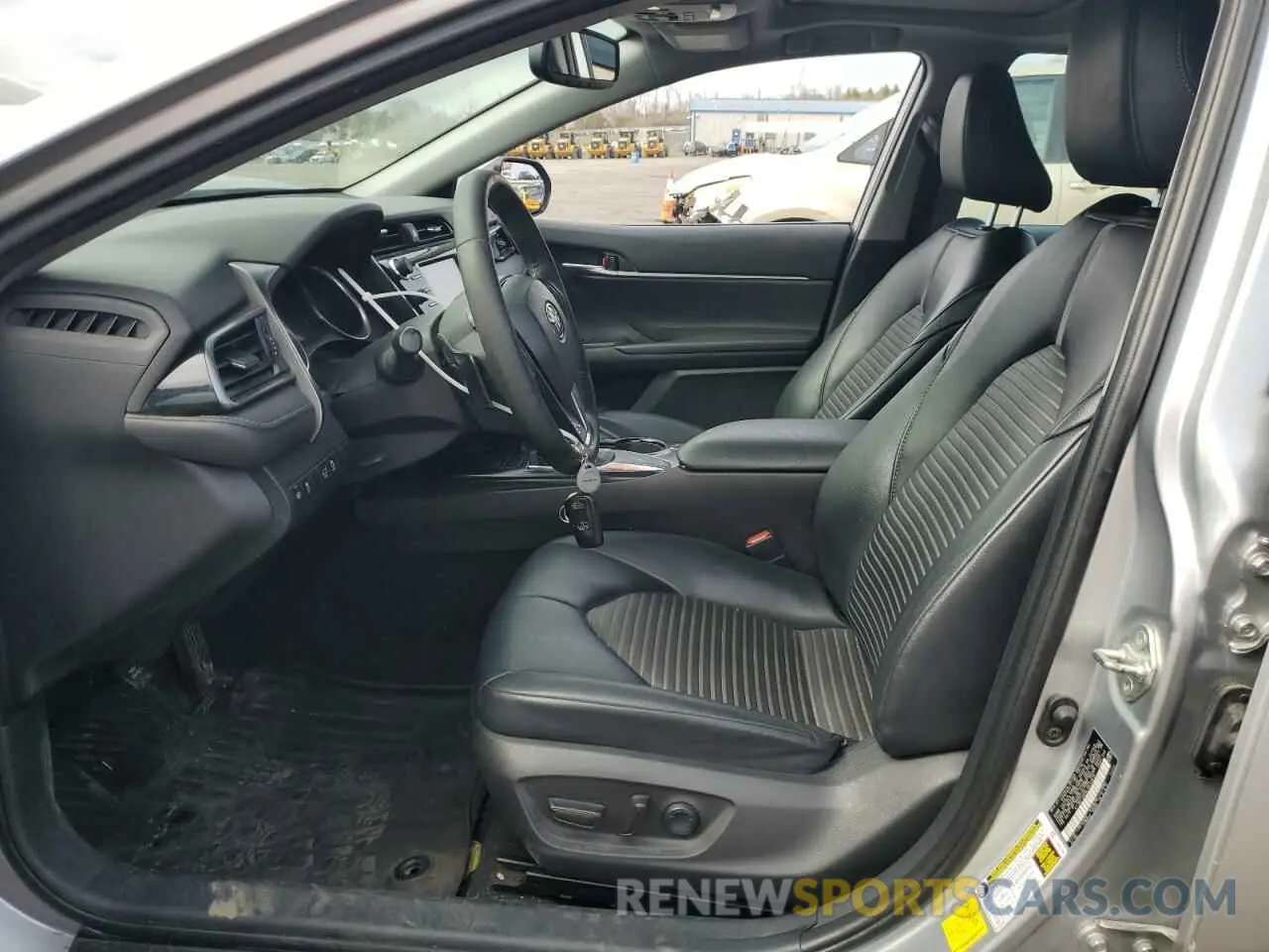 7 fotografías del automóvil dañado 4T1M11AK8LU910878 TOYOTA CAMRY 2020