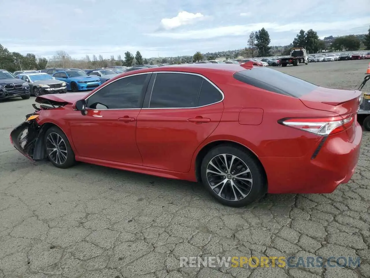 2 fotografías del automóvil dañado 4T1M11AK9LU381666 TOYOTA CAMRY 2020