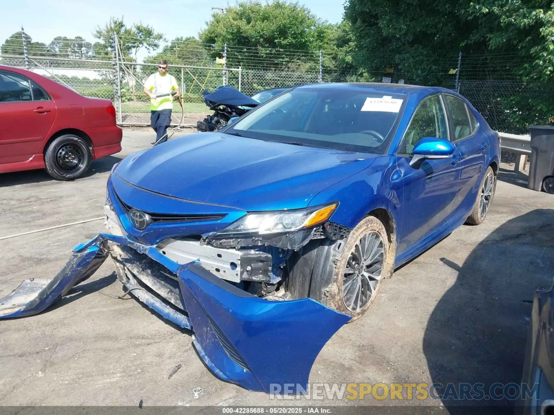 2 fotografías del automóvil dañado 4T1M11AKXLU394541 TOYOTA CAMRY 2020