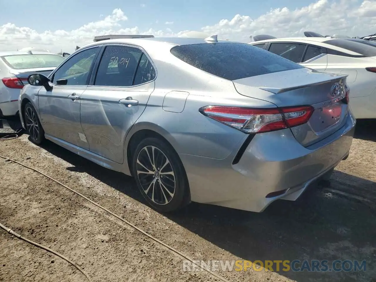 2 fotografías del automóvil dañado 4T1M11AKXLU912390 TOYOTA CAMRY 2020