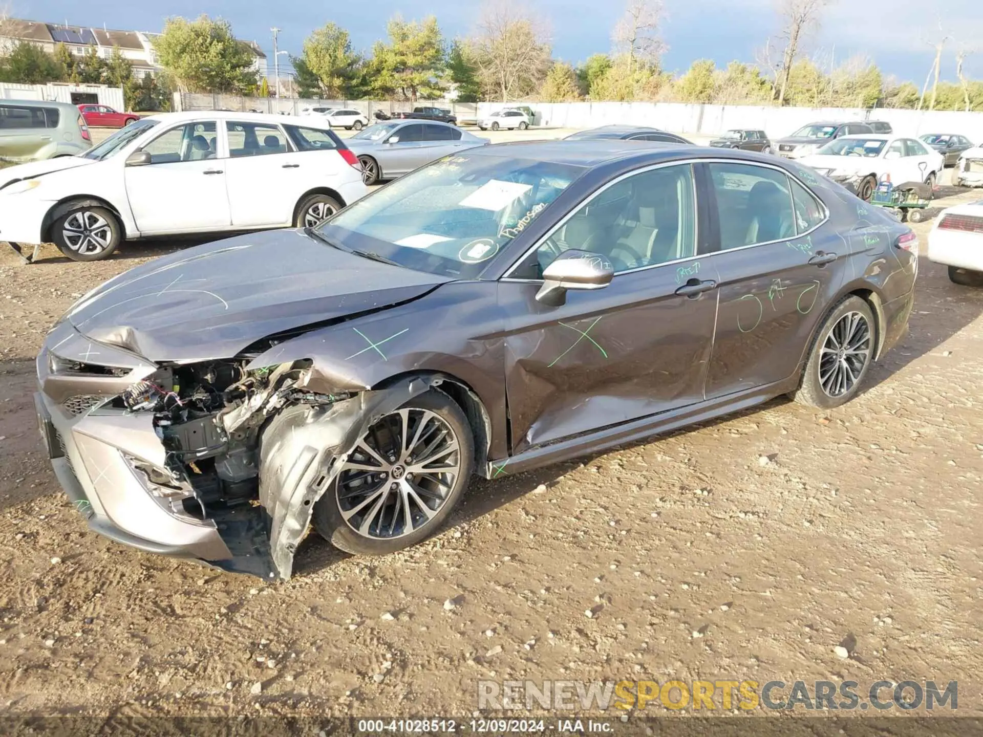 2 fotografías del automóvil dañado 4T1M11BK0LU018395 TOYOTA CAMRY 2020