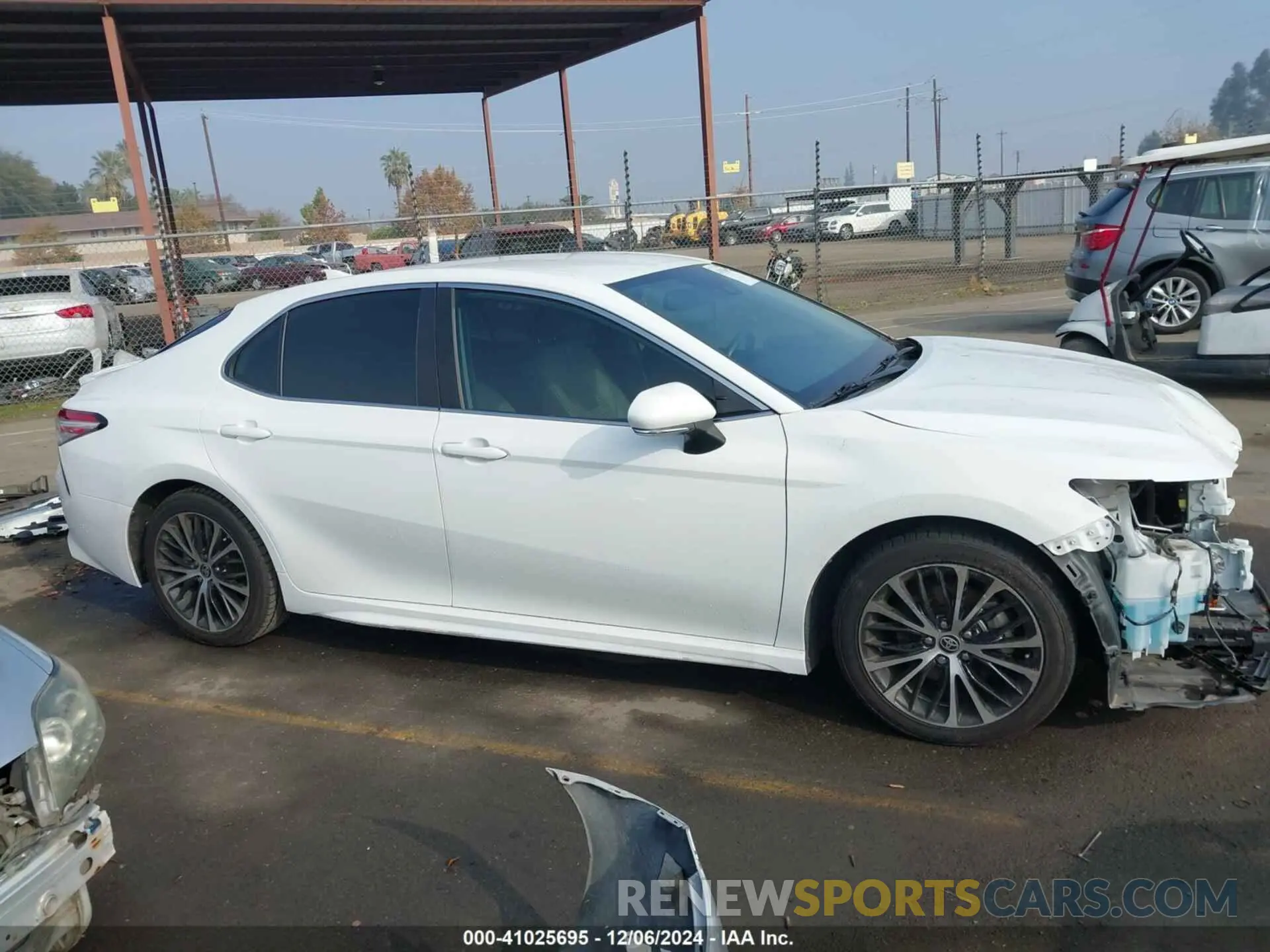 14 fotografías del automóvil dañado 4T1M11BK2LU019032 TOYOTA CAMRY 2020